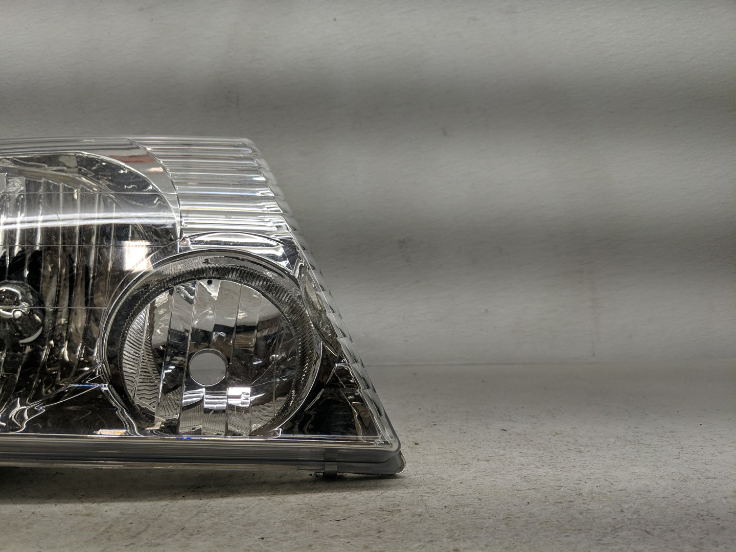 2000-2004 Chevrolet Impala Passenger Right Oem Head Light Headlight Lamp - Oemusedautoparts1.com