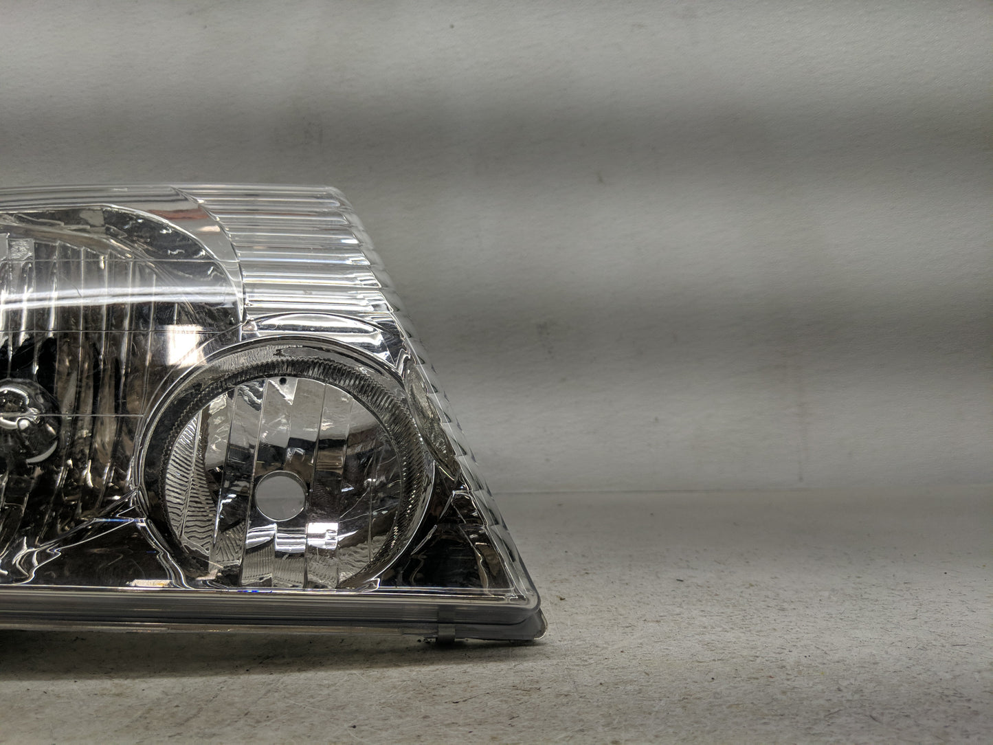 2000-2004 Chevrolet Impala Passenger Right Oem Head Light Headlight Lamp - Oemusedautoparts1.com
