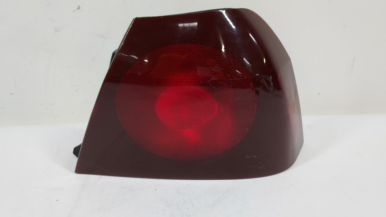 2000-2004 Chevrolet Impala Tail Light Assembly Passenger Right OEM P/N:16525261 16525262 Fits Fits 2000 2001 2002 2003 2004 