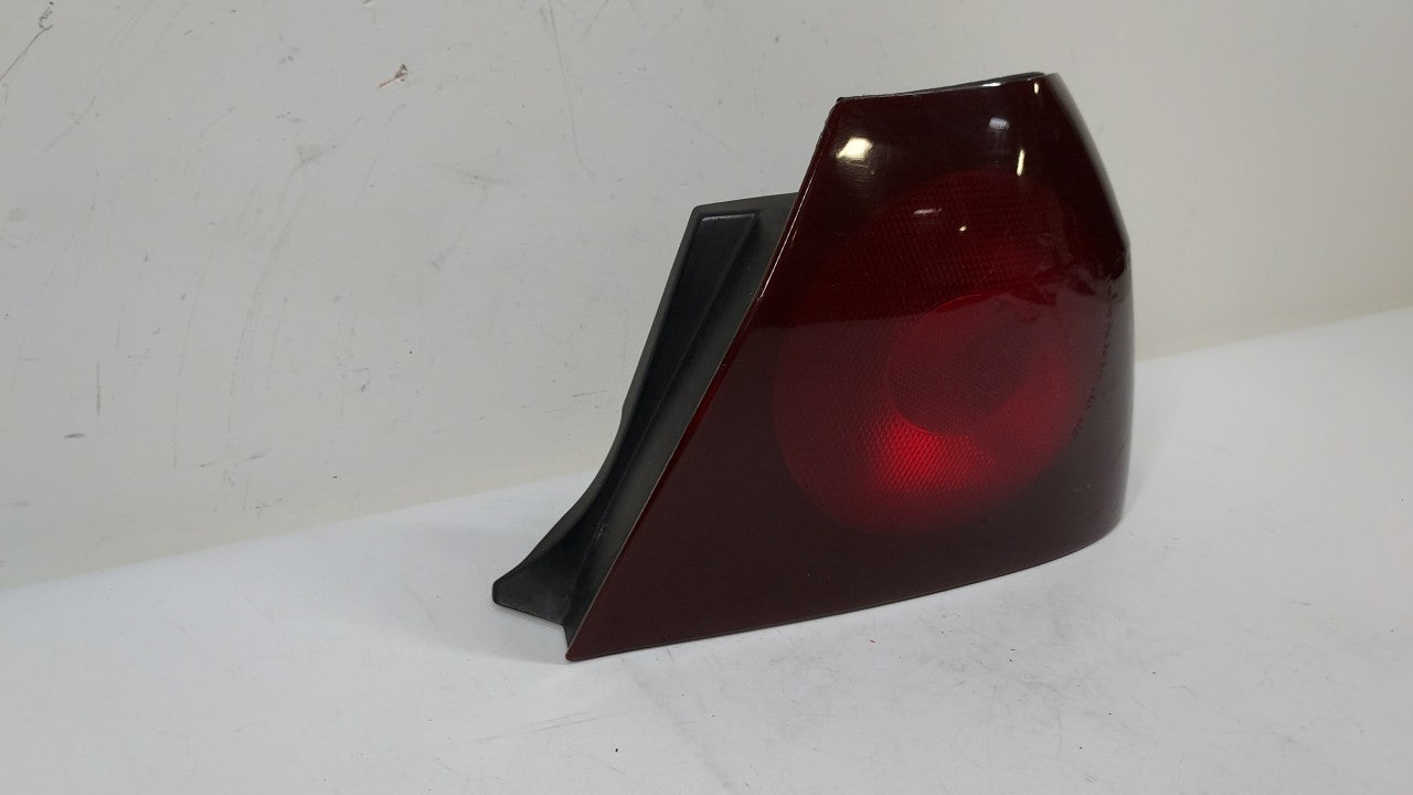 2000-2004 Chevrolet Impala Tail Light Assembly Passenger Right OEM P/N:16525261 16525262 Fits Fits 2000 2001 2002 2003 2004 
