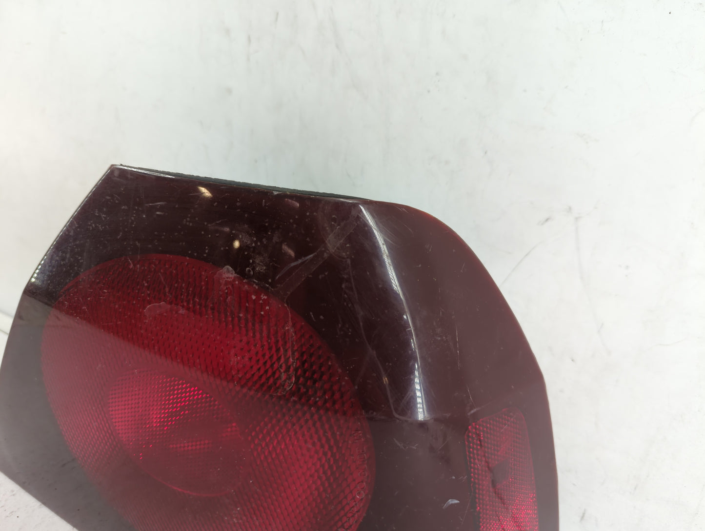 2000-2004 Chevrolet Impala Tail Light Assembly Passenger Right OEM P/N:16525261 16525262 Fits Fits 2000 2001 2002 2003 2004 