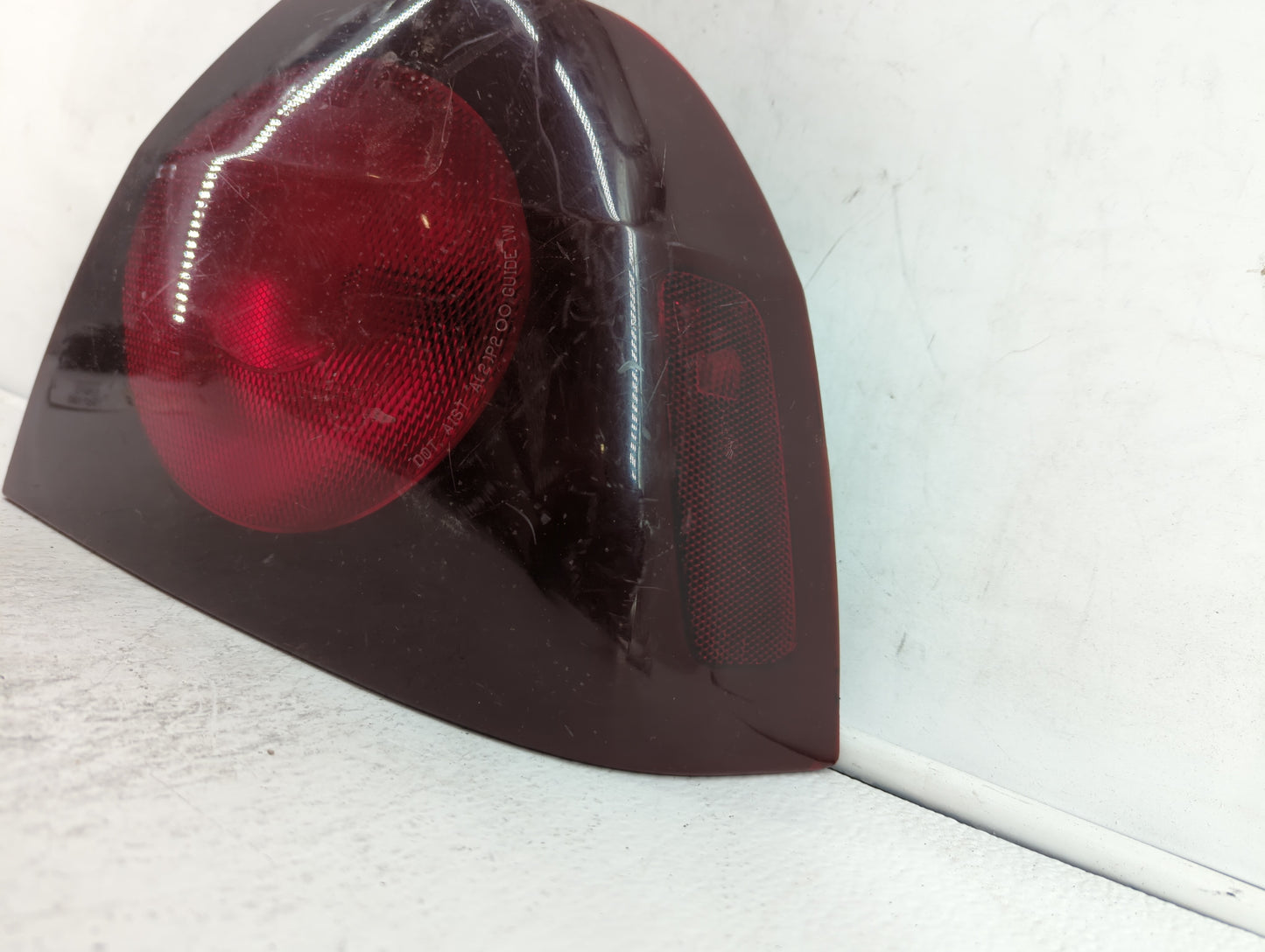 2000-2004 Chevrolet Impala Tail Light Assembly Passenger Right OEM P/N:16525261 16525262 Fits Fits 2000 2001 2002 2003 2004 