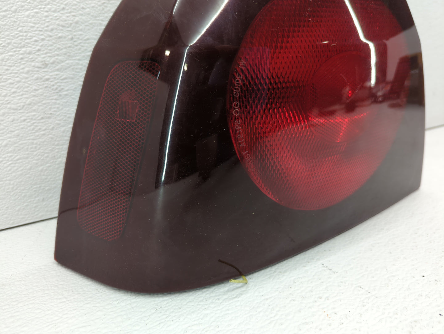 2002-2004 Chevrolet Impala Tail Light Assembly Driver Left OEM P/N:16525261 Fits Fits 2002 2003 2004 OEM Used Auto Parts - O