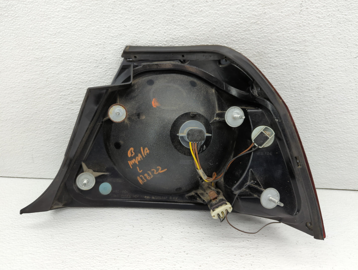 2002-2004 Chevrolet Impala Tail Light Assembly Driver Left OEM P/N:16525261 Fits Fits 2002 2003 2004 OEM Used Auto Parts - O