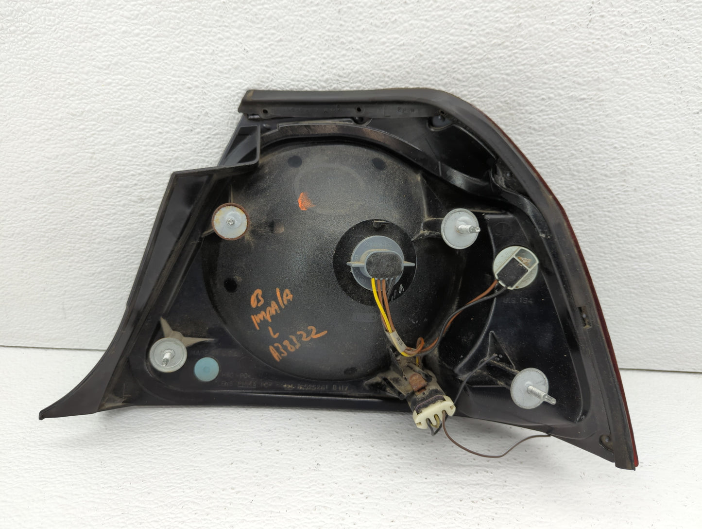 2002-2004 Chevrolet Impala Tail Light Assembly Driver Left OEM P/N:16525261 Fits Fits 2002 2003 2004 OEM Used Auto Parts - O