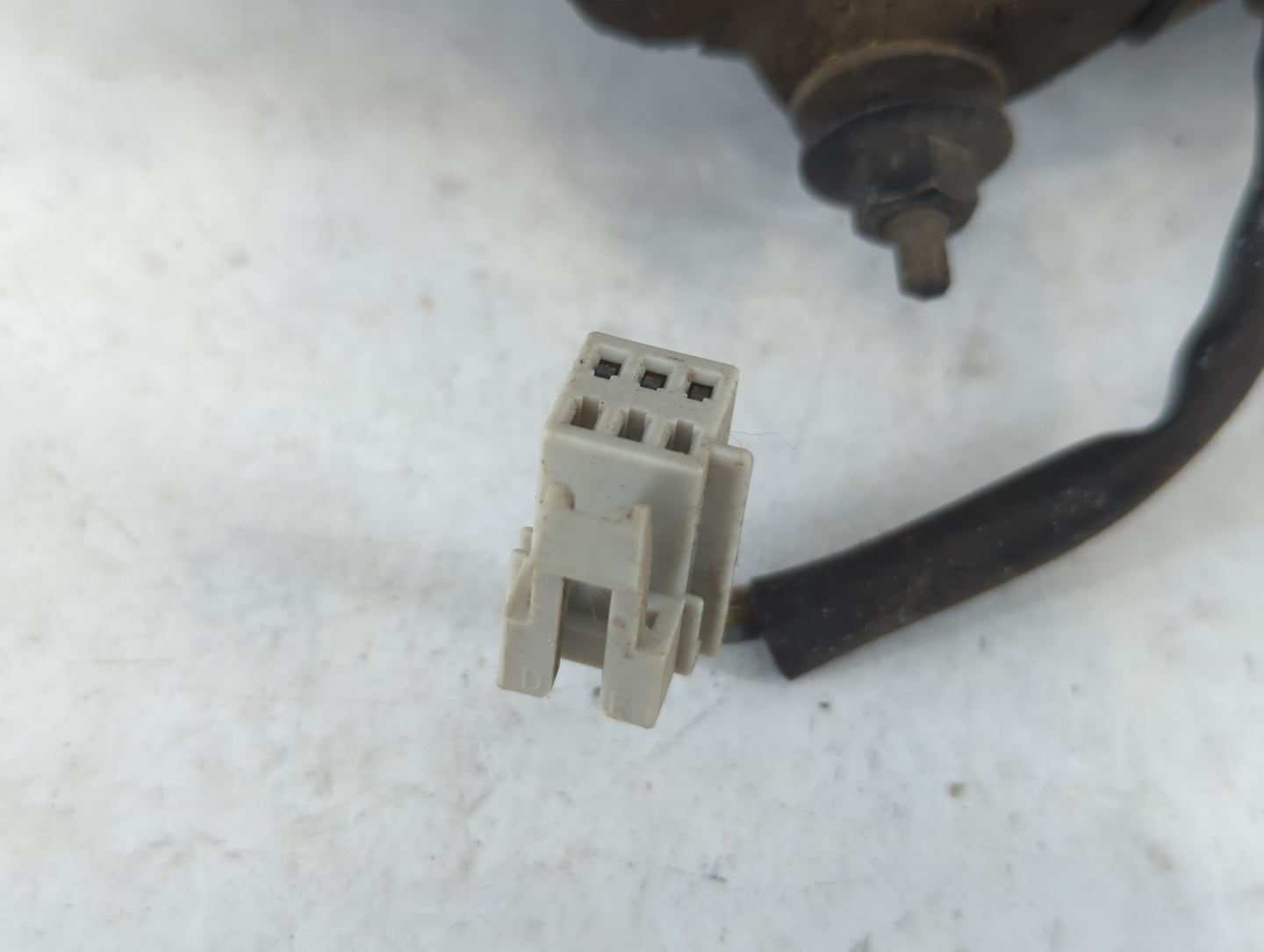 2003 Chevrolet Impala Driver Side View Mirror - Left Door Mirror OEM Used - Oemusedautoparts1.com