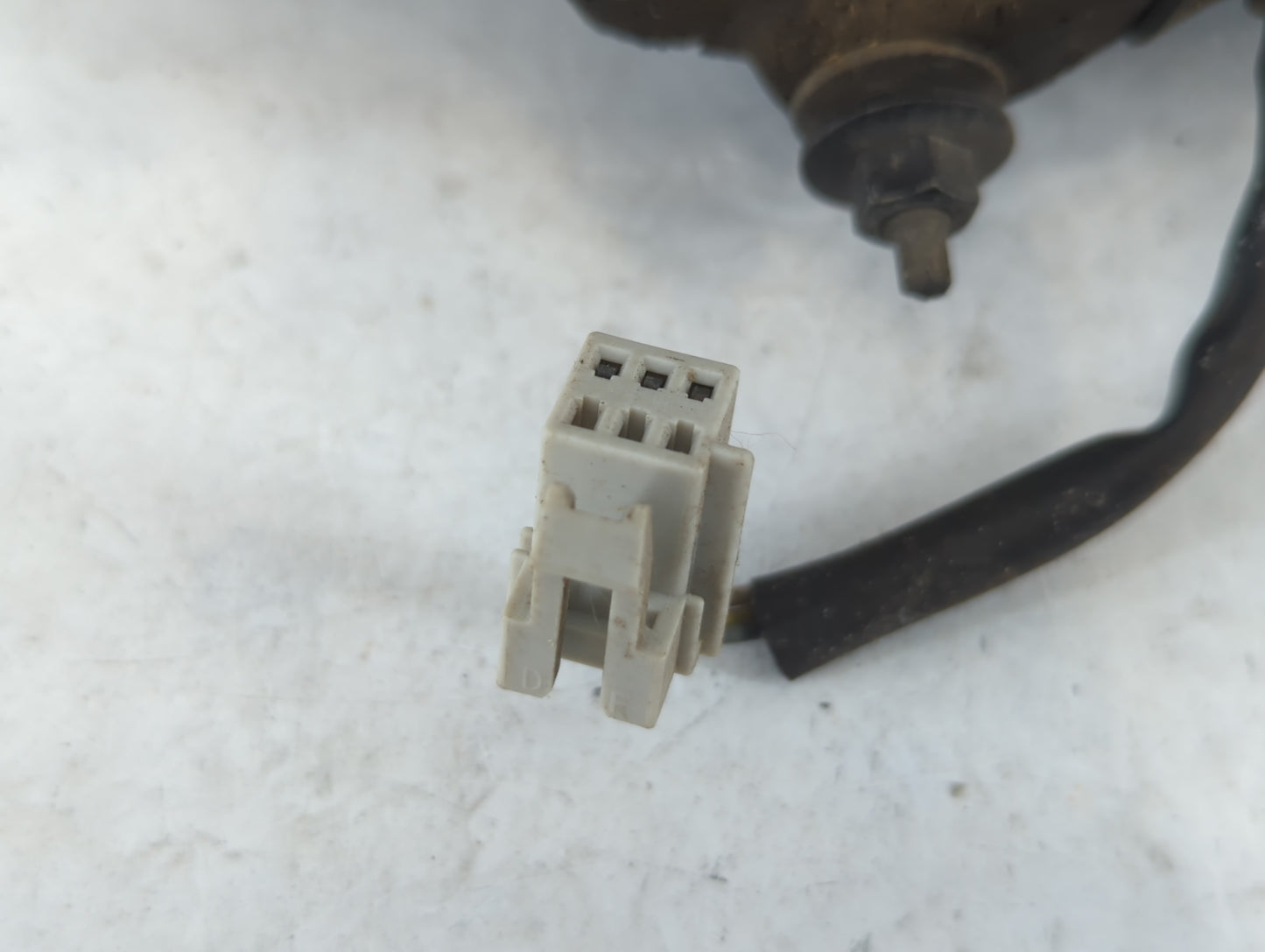 2003 Chevrolet Impala Driver Side View Mirror - Left Door Mirror OEM Used - Oemusedautoparts1.com