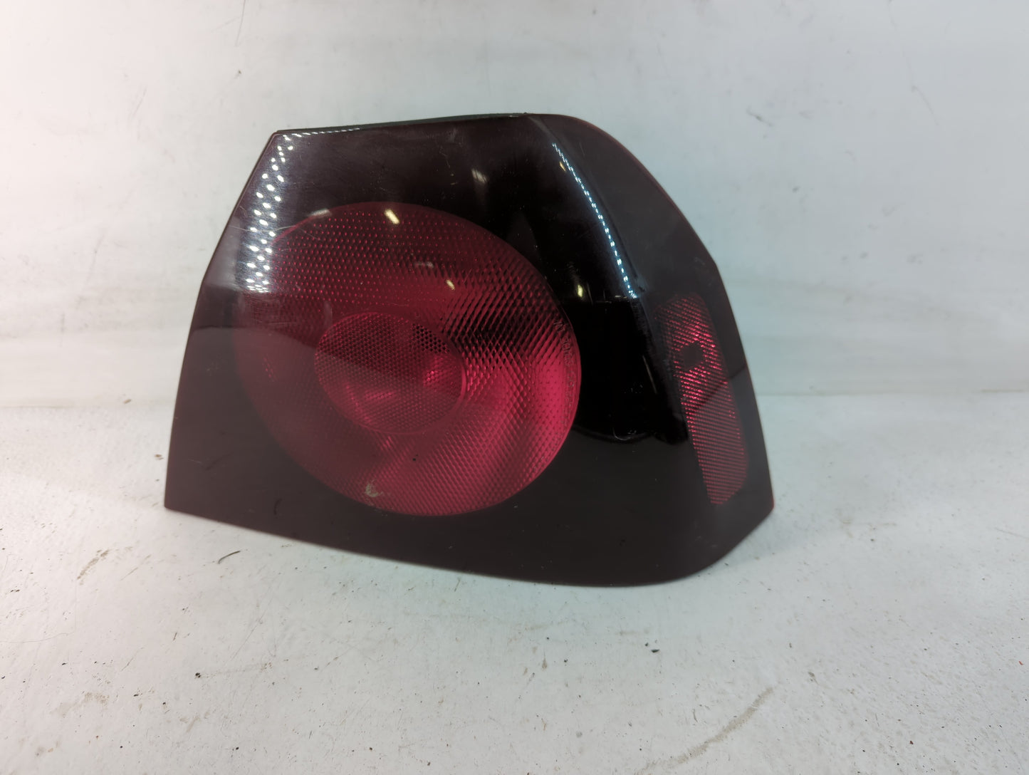 2000-2004 Chevrolet Impala Tail Light Assembly Passenger Right OEM P/N:16525262 B1 Fits Fits 2000 2001 2002 2003 2004 OEM Us