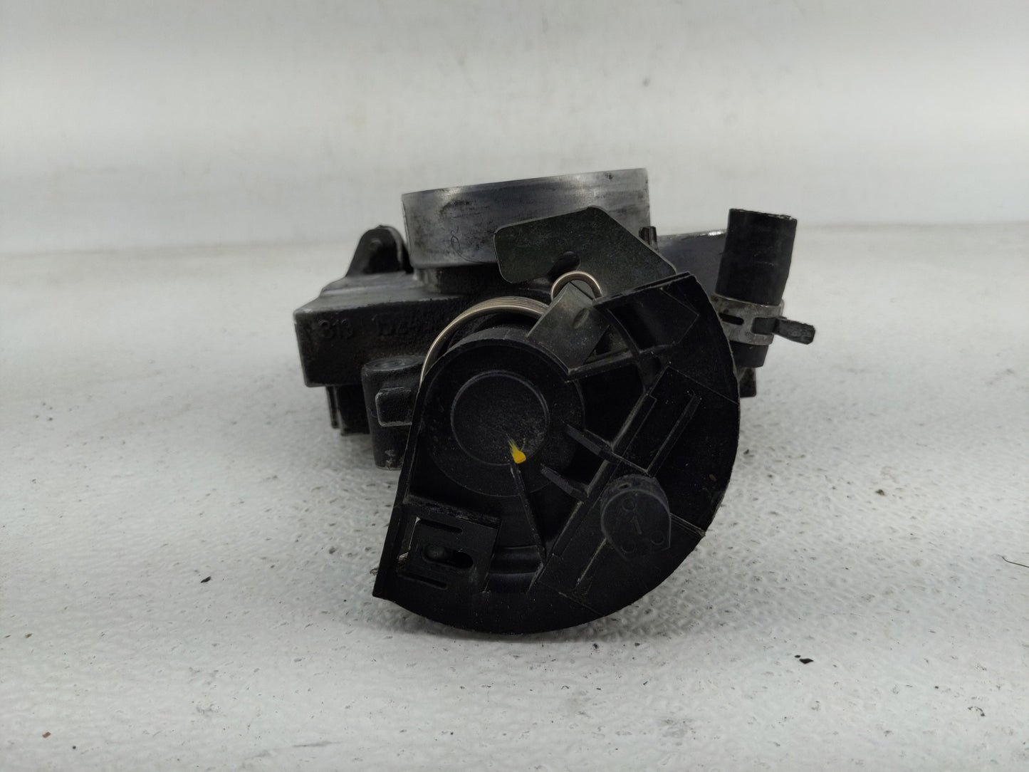 2001-2003 Chevrolet Malibu Throttle Body P/N:17201054 Fits Fits 2001 2002 2003 2004 2005 OEM Used Auto Parts - Oemusedautopa