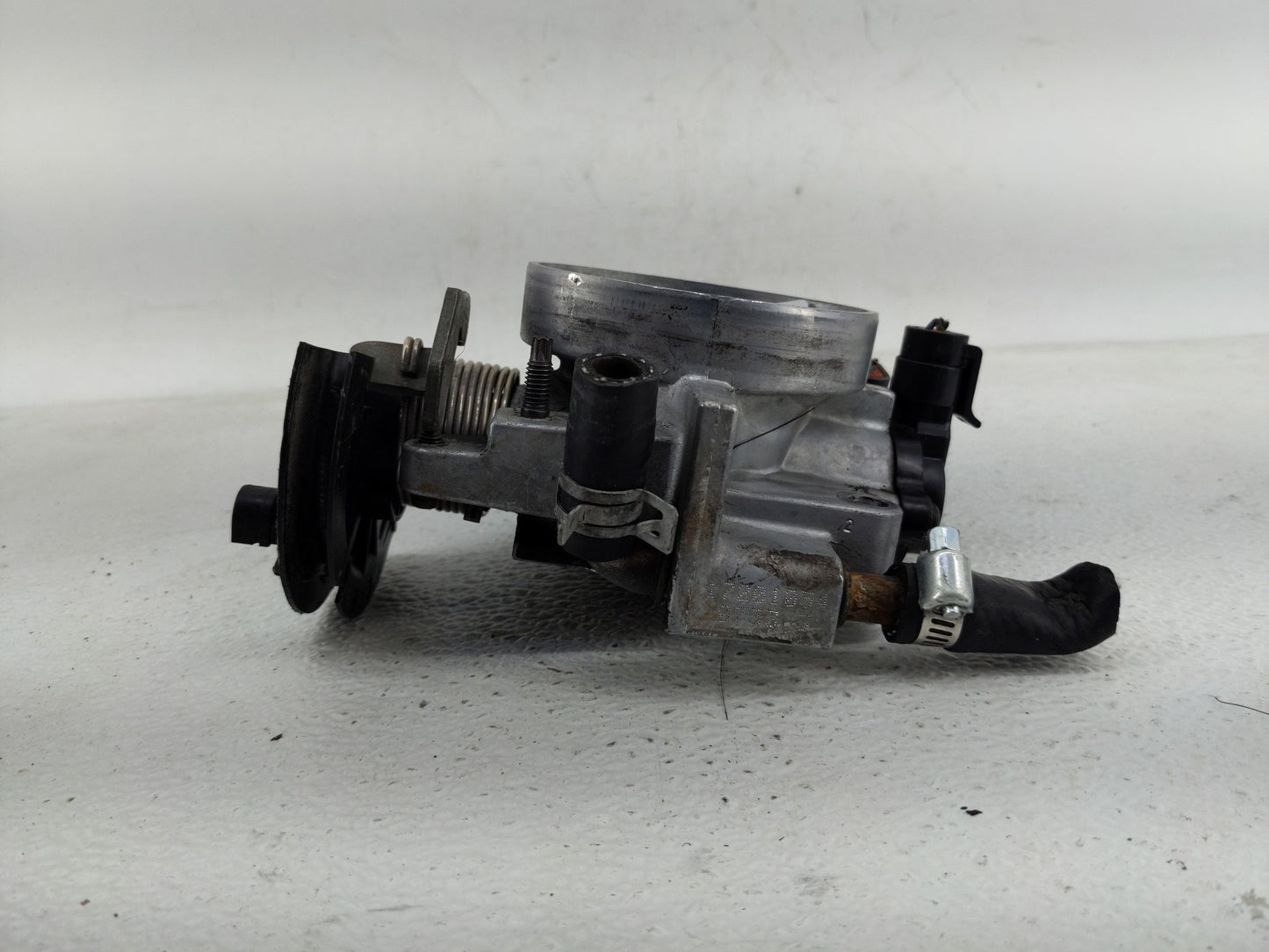 2001-2003 Chevrolet Malibu Throttle Body P/N:17201054 Fits Fits 2001 2002 2003 2004 2005 OEM Used Auto Parts - Oemusedautopa