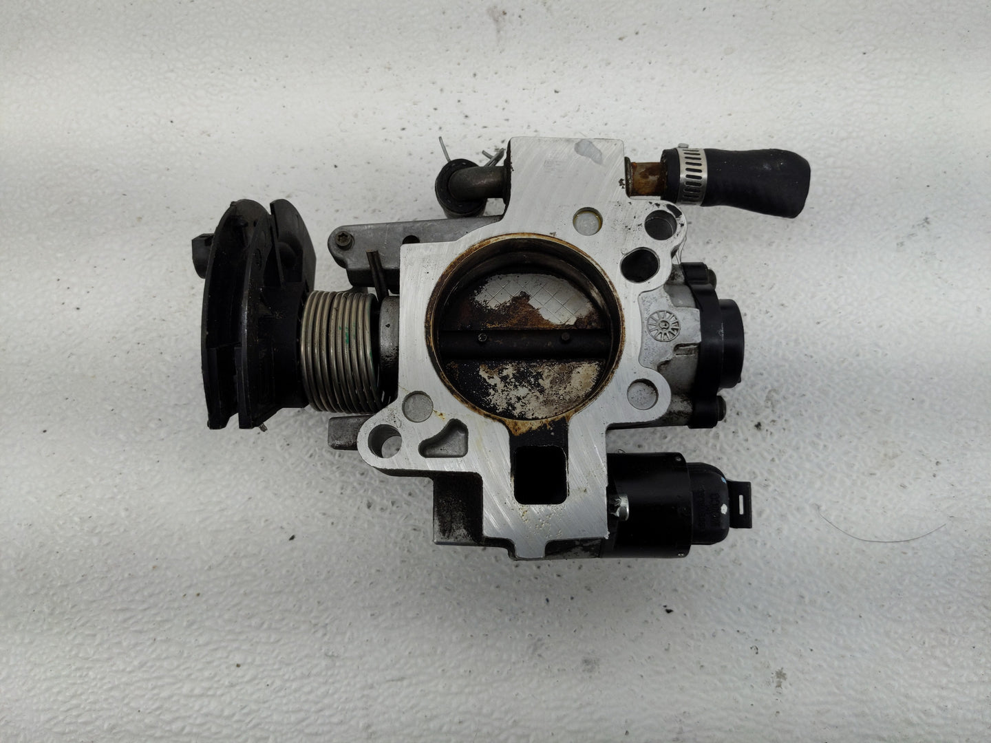 2001-2003 Chevrolet Malibu Throttle Body P/N:17201054 Fits Fits 2001 2002 2003 2004 2005 OEM Used Auto Parts - Oemusedautopa