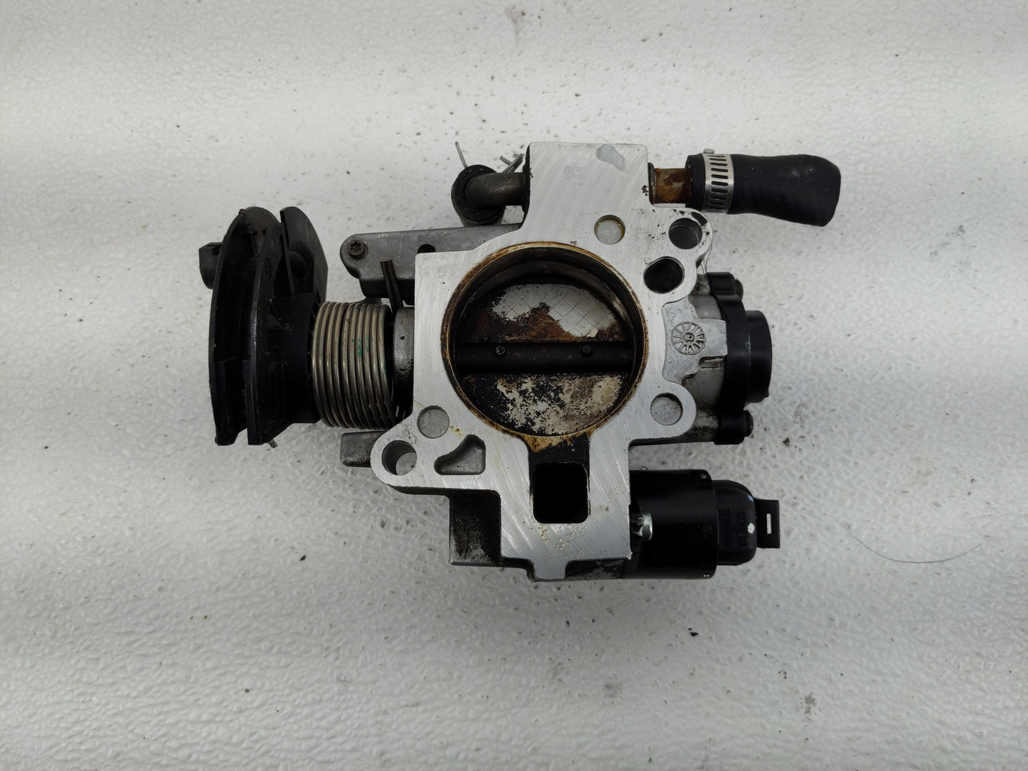 2001-2003 Chevrolet Malibu Throttle Body P/N:17201054 Fits Fits 2001 2002 2003 2004 2005 OEM Used Auto Parts - Oemusedautopa