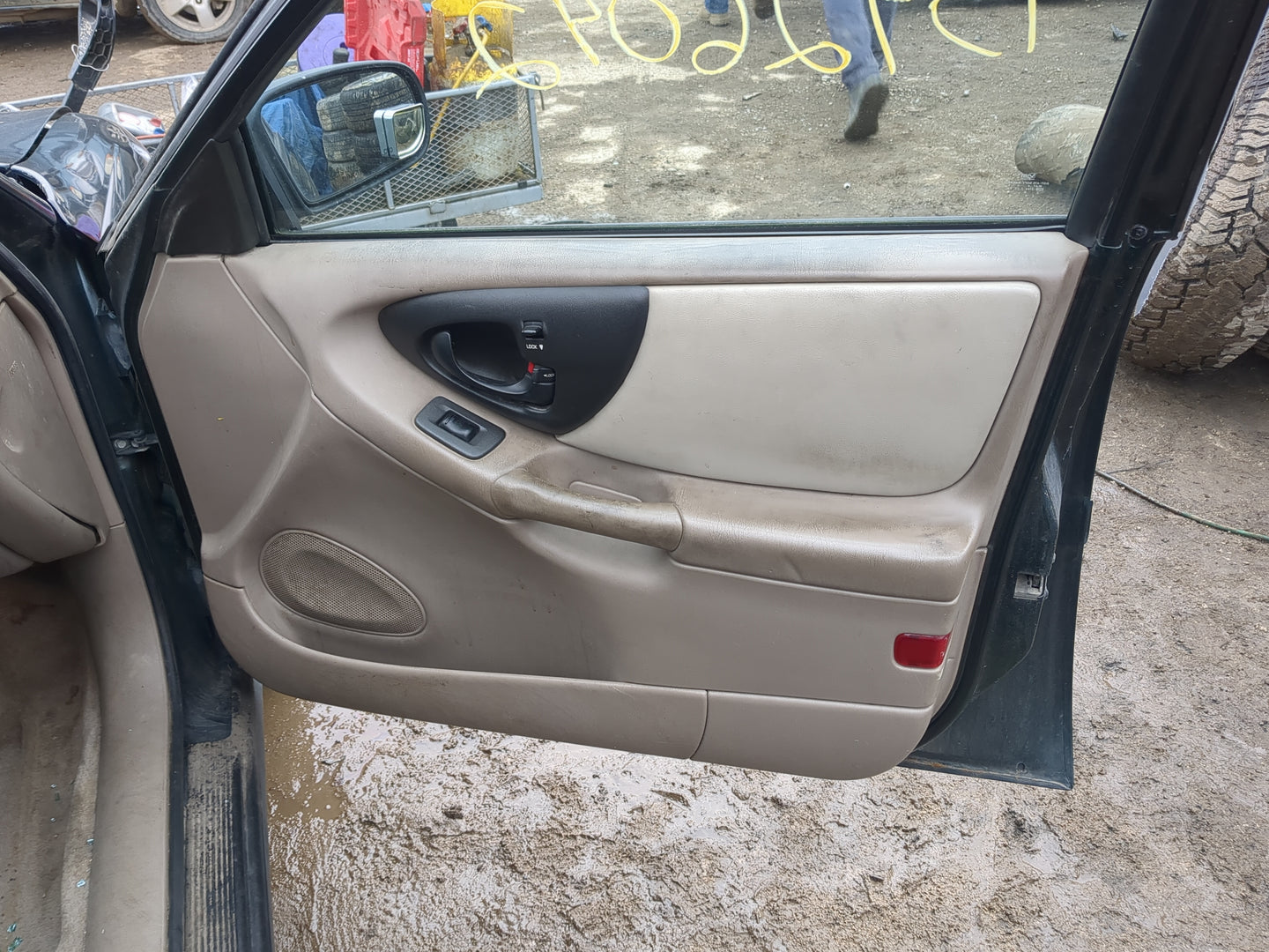 2003 Chevrolet Malibu Front Right Passenger Interior Door Panel Trim - Oemusedautoparts1.com