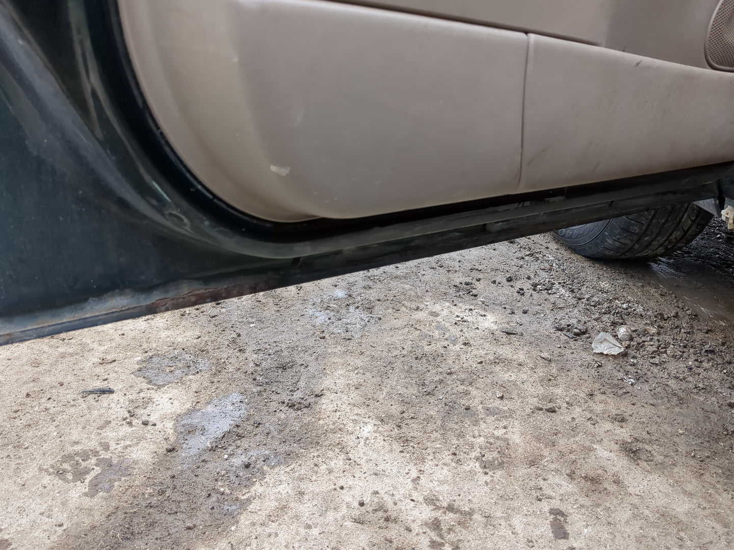 1997-2005 Chevrolet Malibu Driver Front Door Oem - Oemusedautoparts1.com