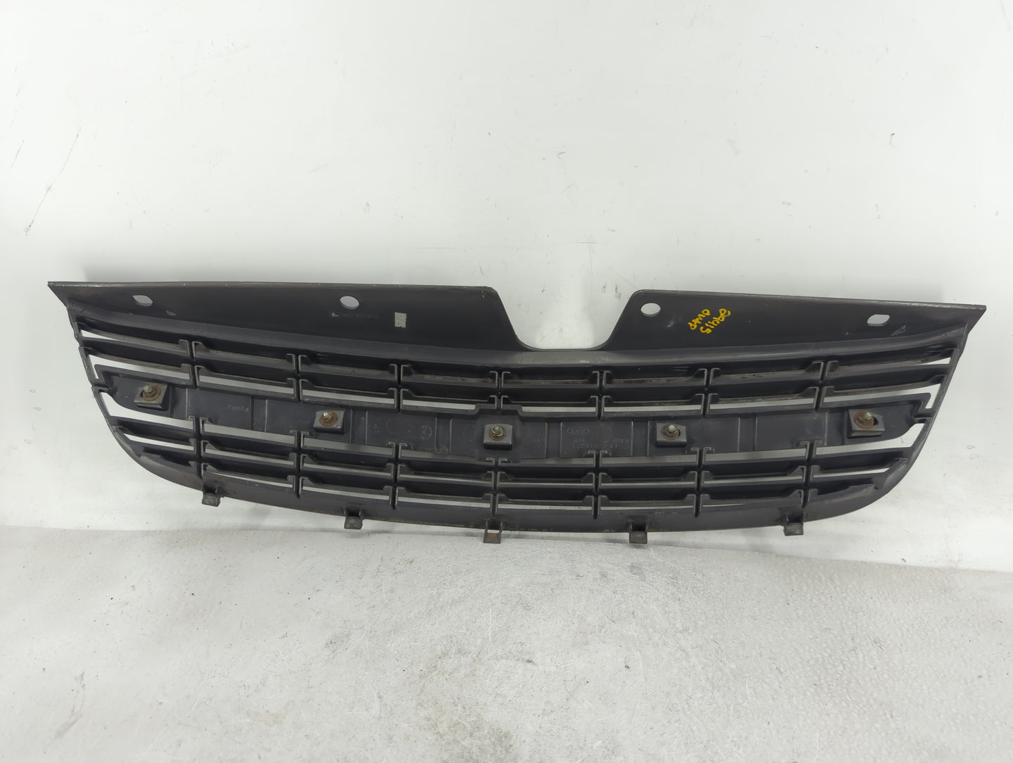 2000-2005 Chevrolet Malibu Front Grille Bumper Not Included - Oemusedautoparts1.com
