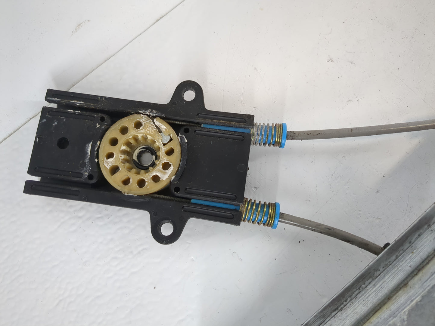 2000-2007 Chevrolet Monte Carlo Used Window Regulator Passenger Front 967316 - Oemusedautoparts1.com