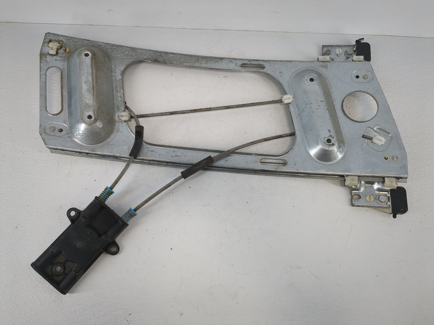 2000-2007 Chevrolet Monte Carlo Window Regulator Passenger Front - Oemusedautoparts1.com
