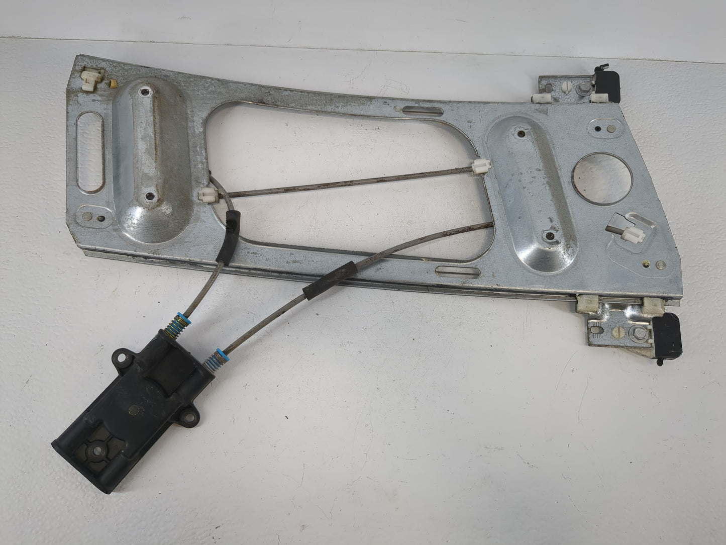 2000-2007 Chevrolet Monte Carlo Used Window Regulator Passenger Front 967316 - Oemusedautoparts1.com