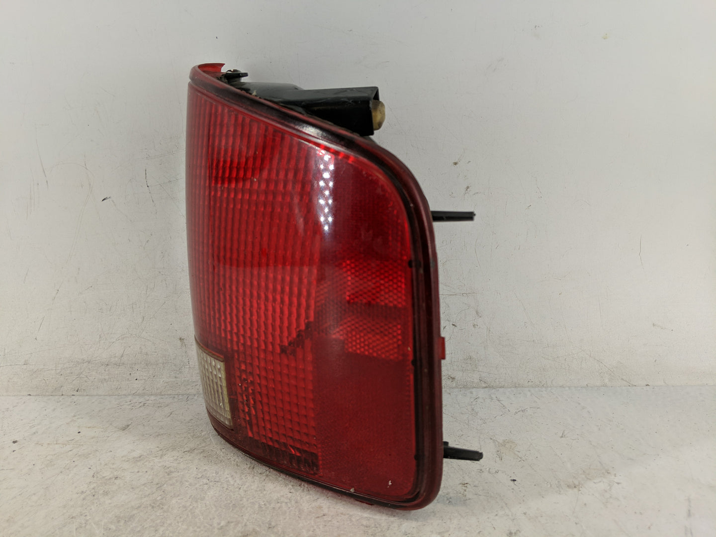 2003 Chevrolet S10 Tail Light Assembly Passenger Right OEM P/N:16516094 Fits OEM Used Auto Parts - Oemusedautoparts1.com