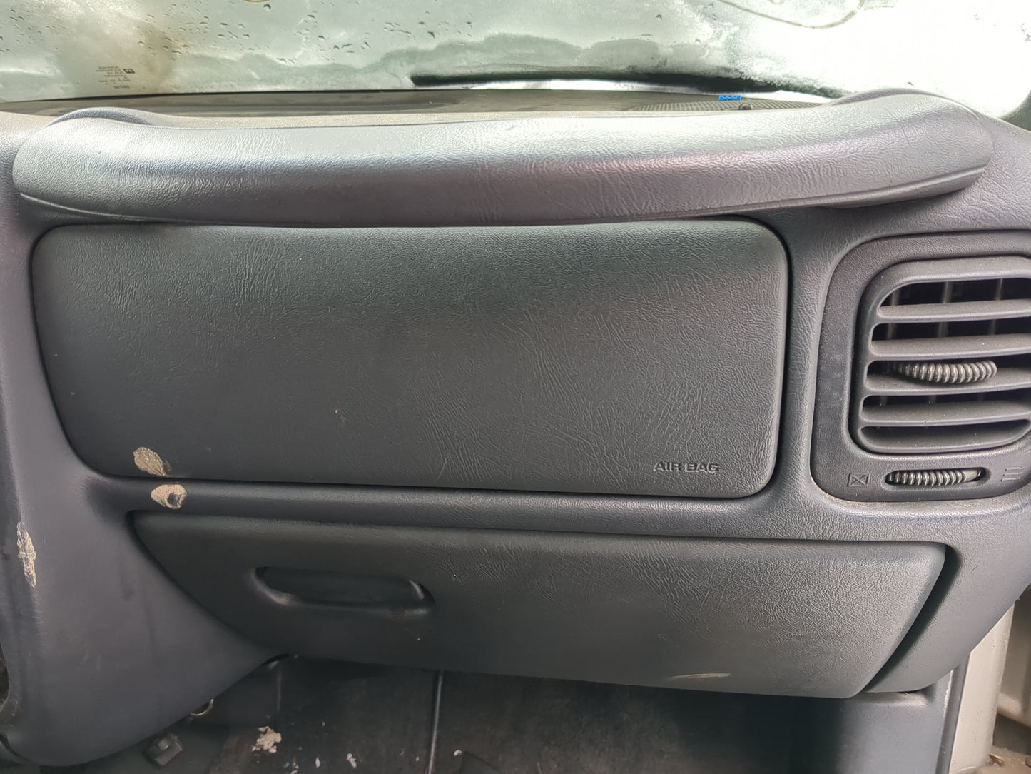 2000-2004 Chevrolet S10 Air Bag Passenger Right Dashboard OEM Fits Fits 2000 2001 2002 2003 2004 2005 OEM Used Auto Parts - 