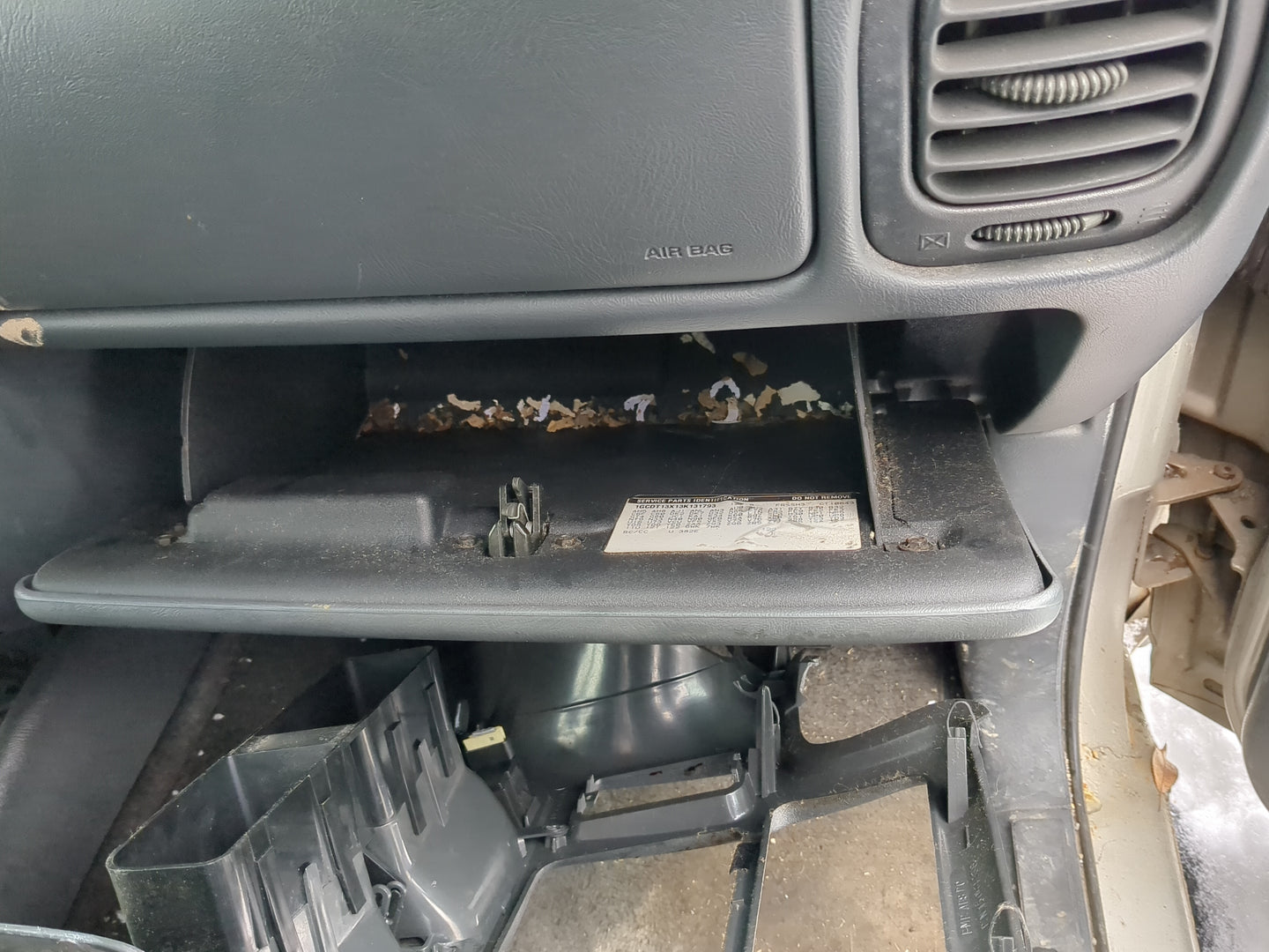 2003 Chevrolet S10 Passenger Glove Box Door Storage Compartment - Oemusedautoparts1.com