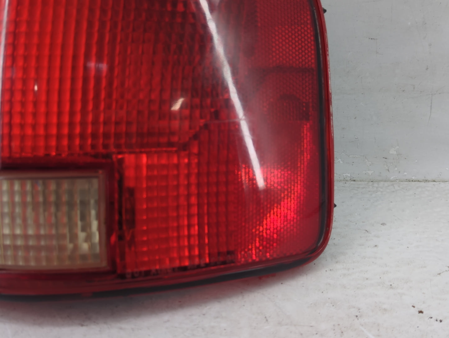 2003 Chevrolet S10 Tail Light Assembly Passenger Right OEM P/N:16516094 Fits OEM Used Auto Parts - Oemusedautoparts1.com