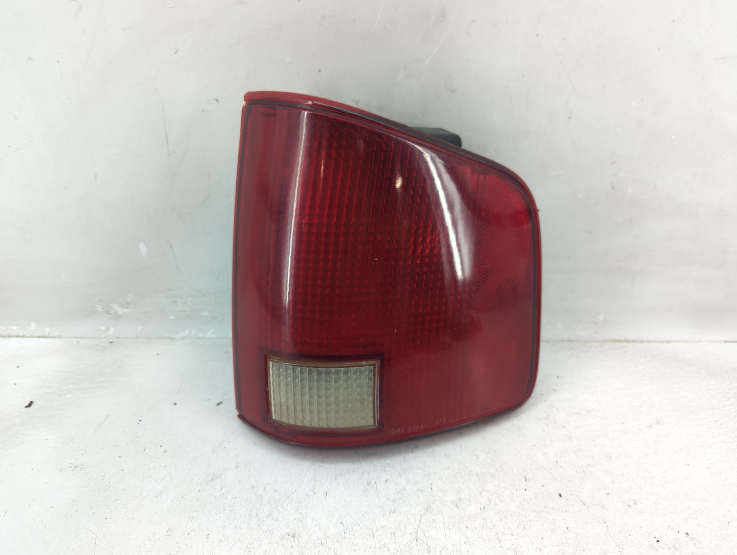 2003 Chevrolet S10 Tail Light Assembly Passenger Right OEM P/N:16516094 Fits OEM Used Auto Parts - Oemusedautoparts1.com
