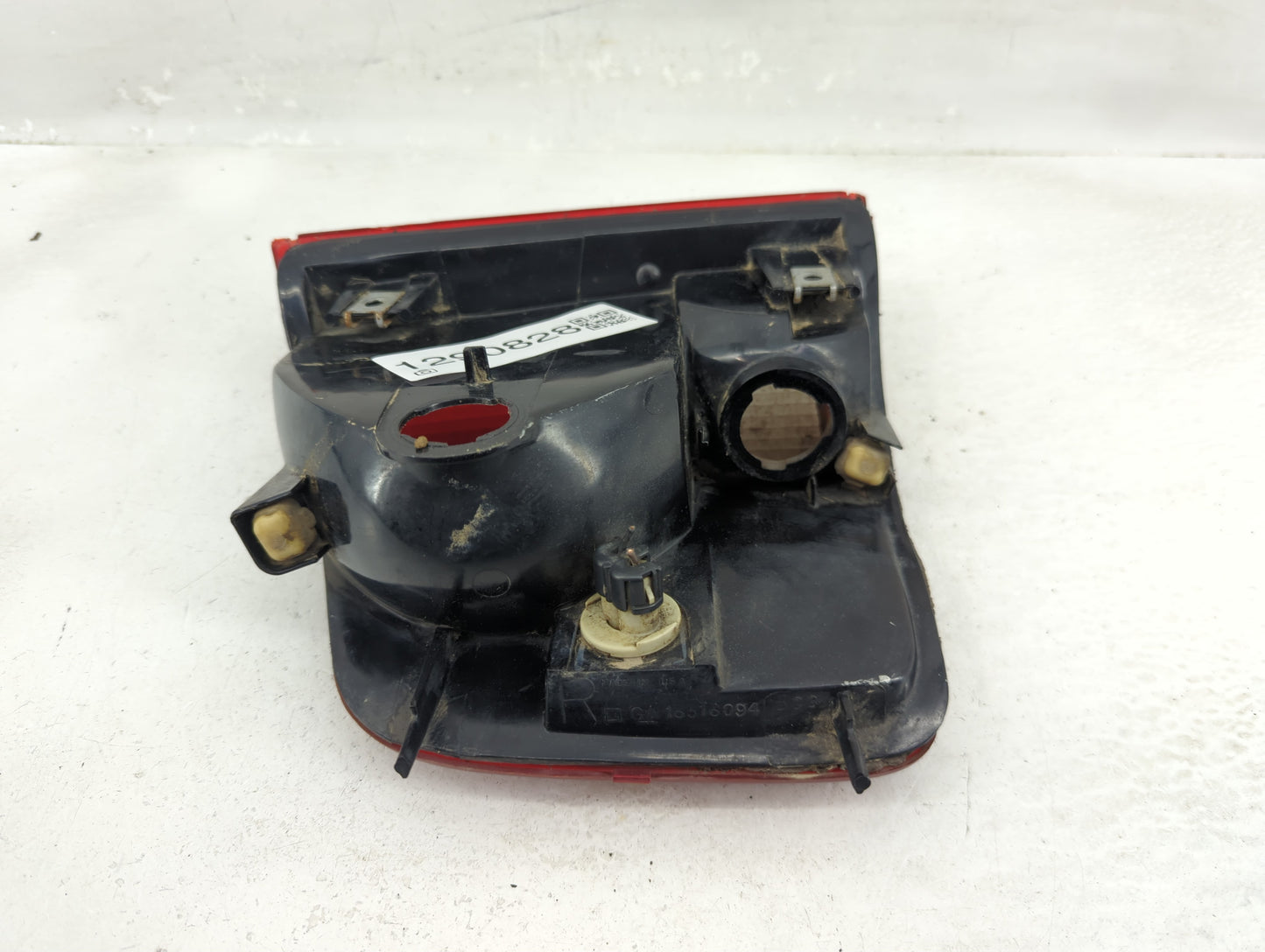 2003 Chevrolet S10 Tail Light Assembly Passenger Right OEM P/N:16516094 Fits OEM Used Auto Parts - Oemusedautoparts1.com