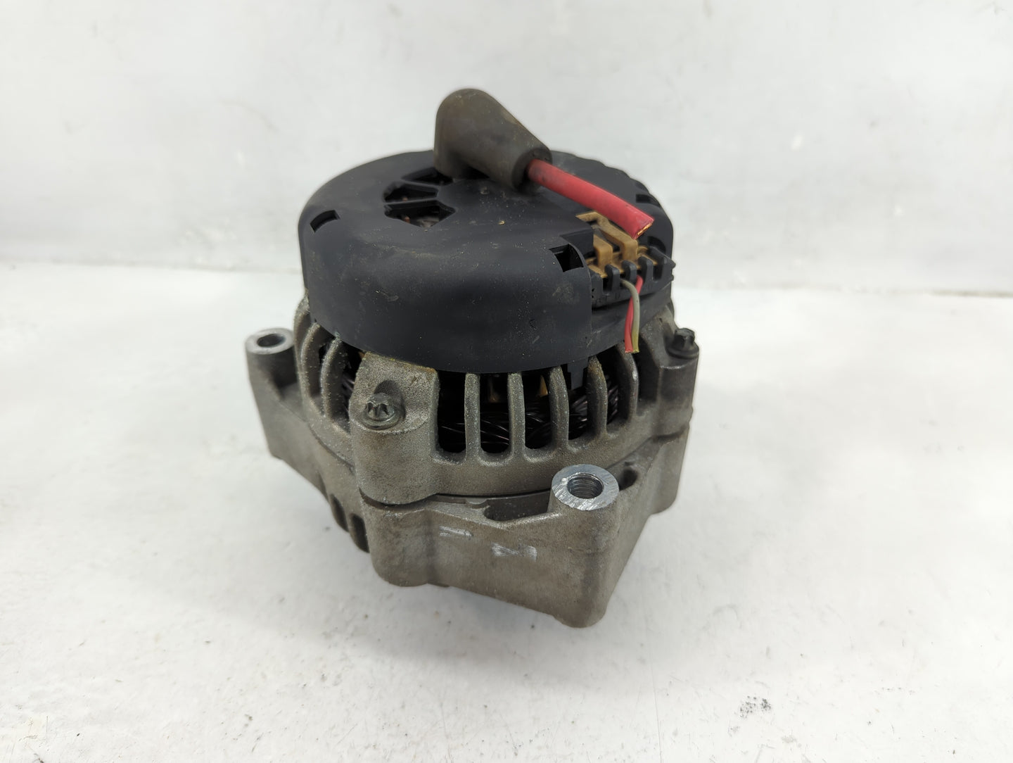 2001-2004 Chevrolet S10 Alternator Replacement Generator Charging Assembly Engine OEM P/N:19244795 Fits OEM Used Auto Parts 