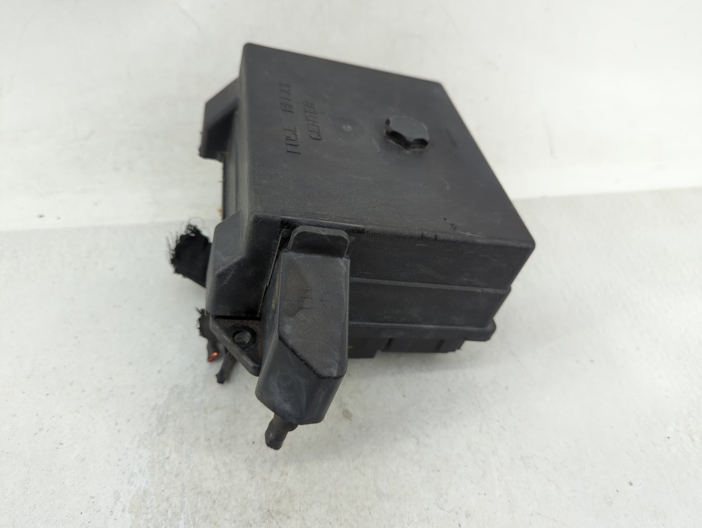 2000-2004 Chevrolet S10 Fusebox Fuse Box Panel Relay Module P/N:15328237 Fits Fits 2000 2001 2002 2003 2004 2005 OEM Used Au