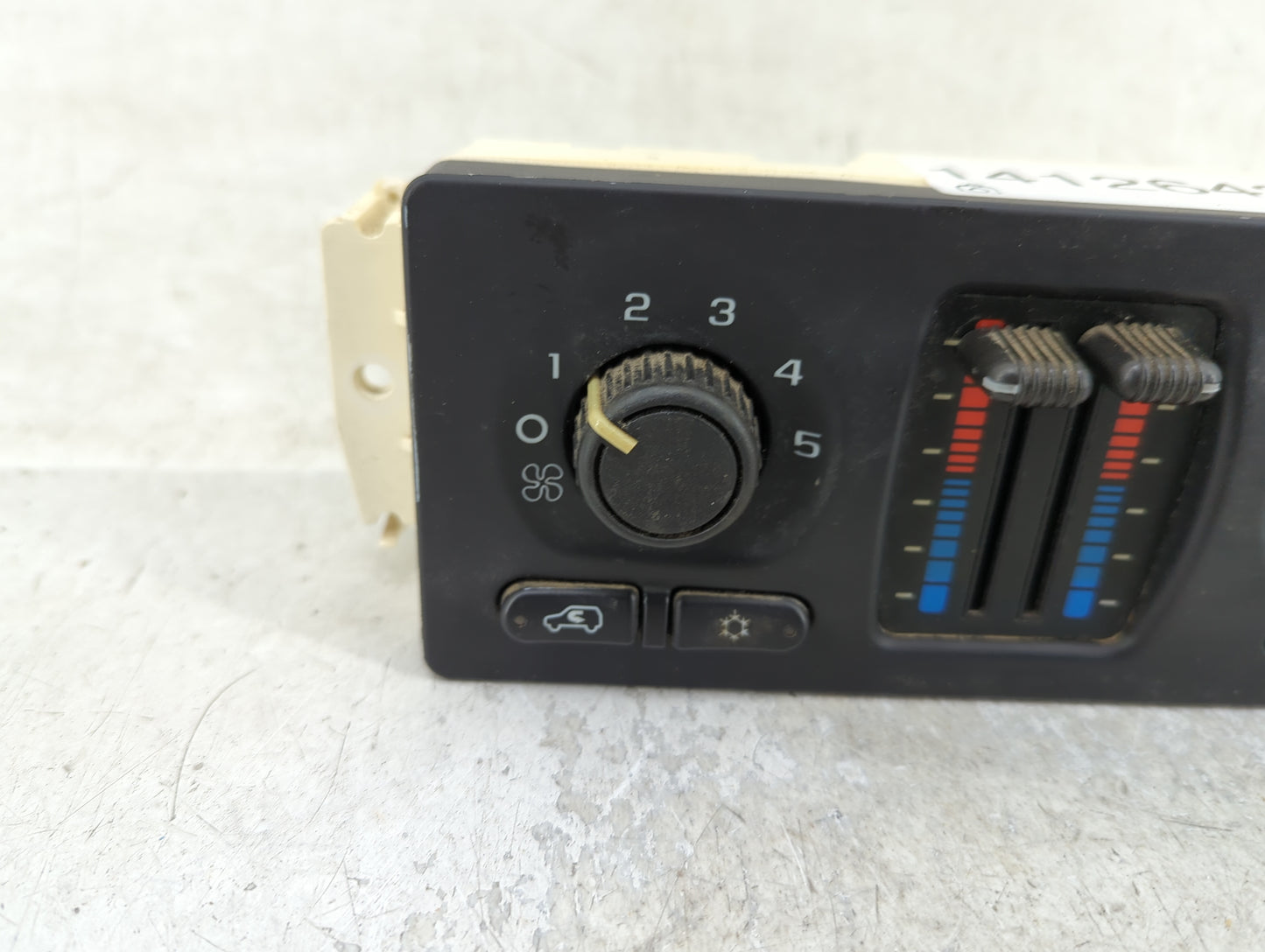 2003-2004 Chevrolet Silverado Climate Control Module Temperature AC/Heater Replacement P/N:15189435 Fits Fits 2003 2004 OEM 