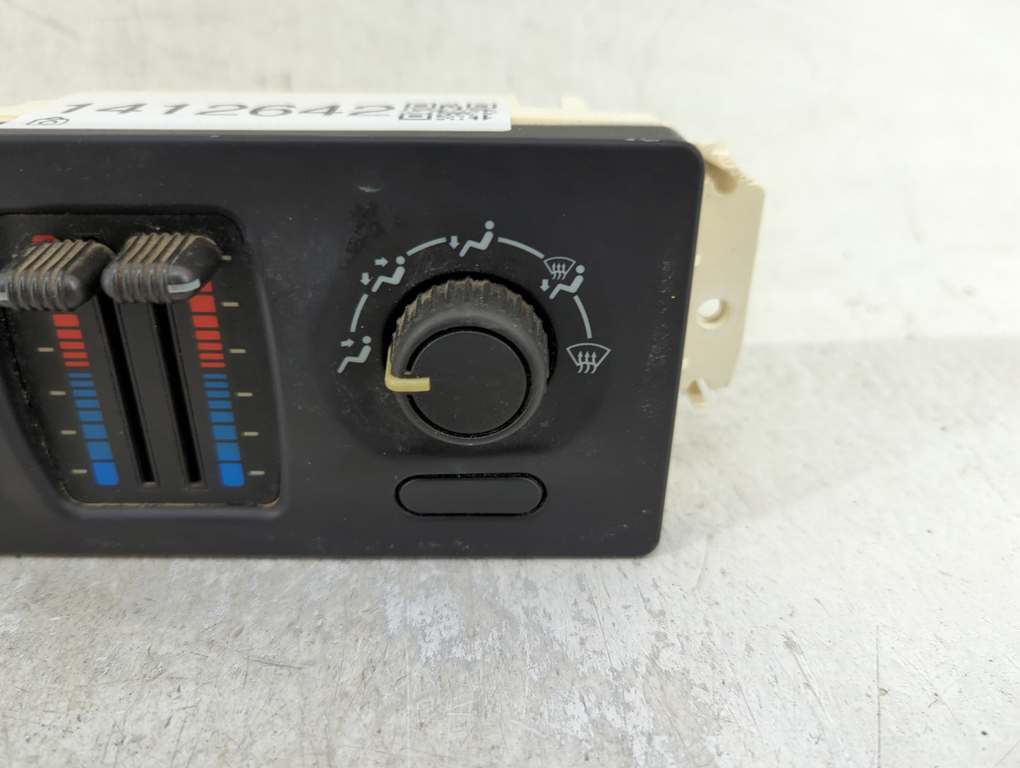 2003-2004 Chevrolet Silverado Climate Control Module Temperature AC/Heater Replacement P/N:15189435 Fits Fits 2003 2004 OEM 