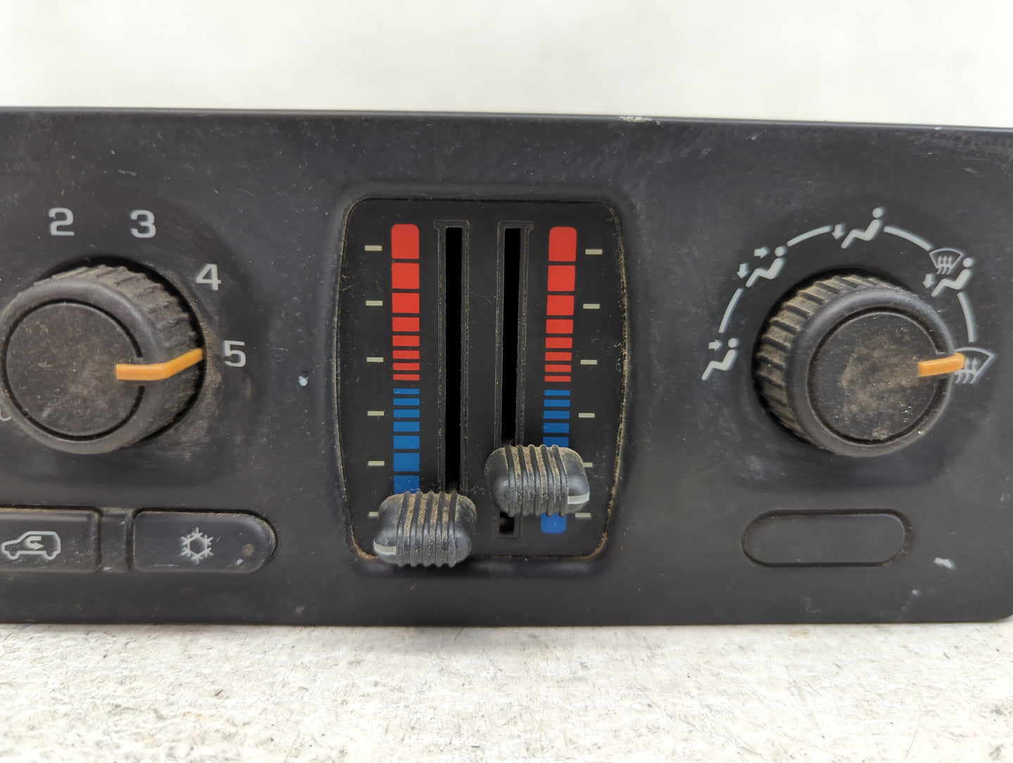 2003-2004 Chevrolet Silverado Climate Control Module Temperature AC/Heater Replacement P/N:15189435 Fits Fits 2003 2004 OEM 