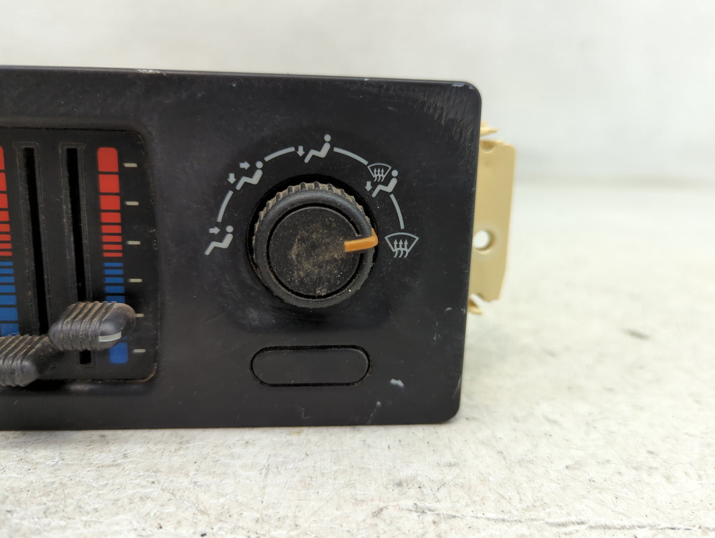 2003-2004 Chevrolet Silverado Climate Control Module Temperature AC/Heater Replacement P/N:15189435 Fits Fits 2003 2004 OEM 