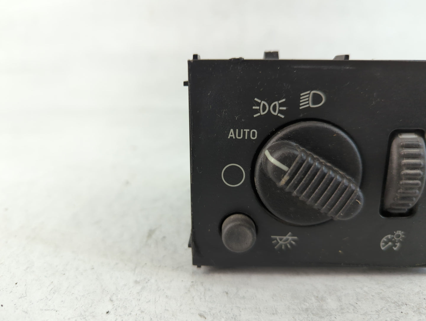 2003 Chevrolet Silverado Headlight Head Light Switch Lamp Control - Oemusedautoparts1.com