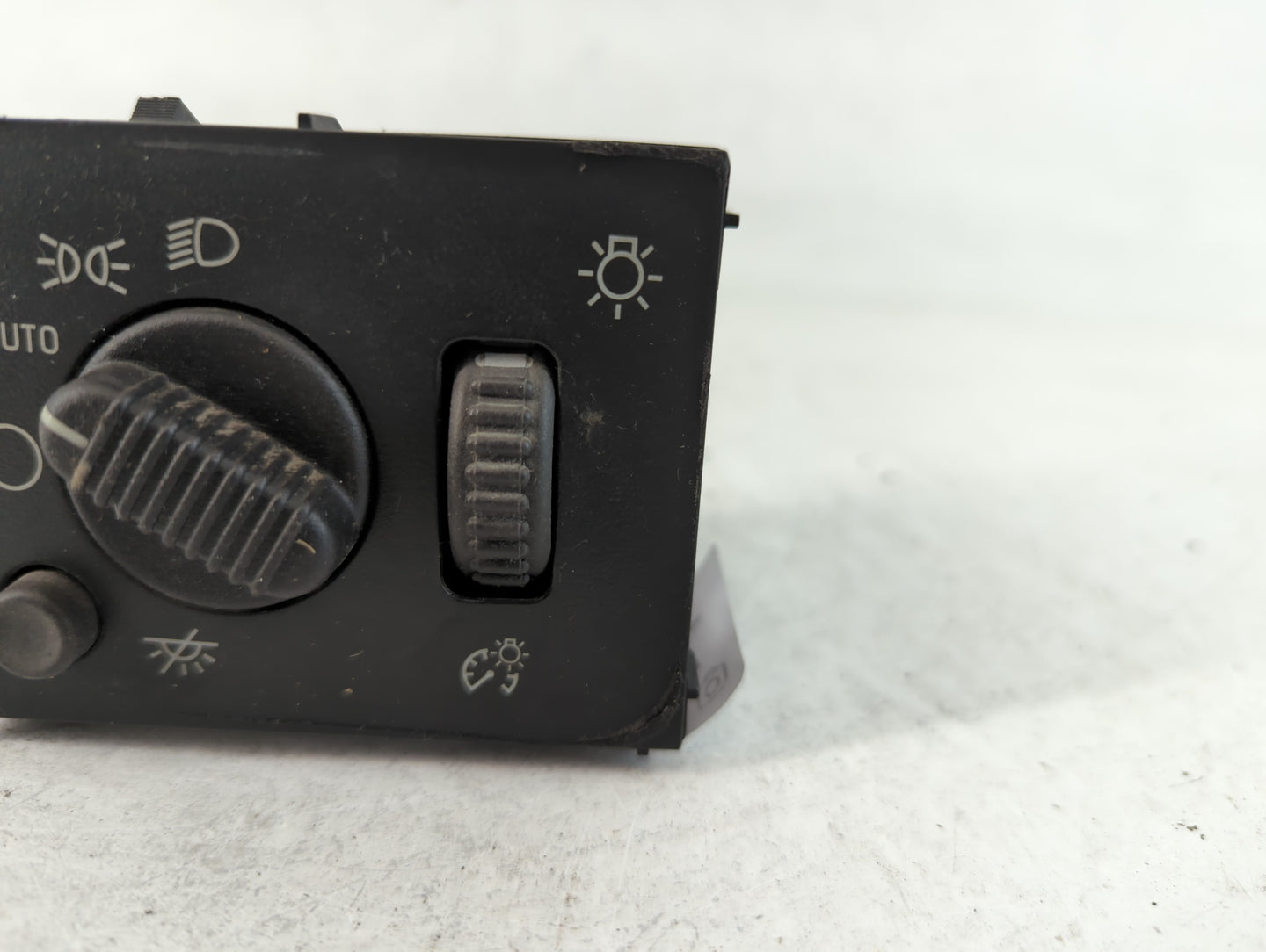 2003 Chevrolet Silverado Headlight Head Light Switch Lamp Control - Oemusedautoparts1.com
