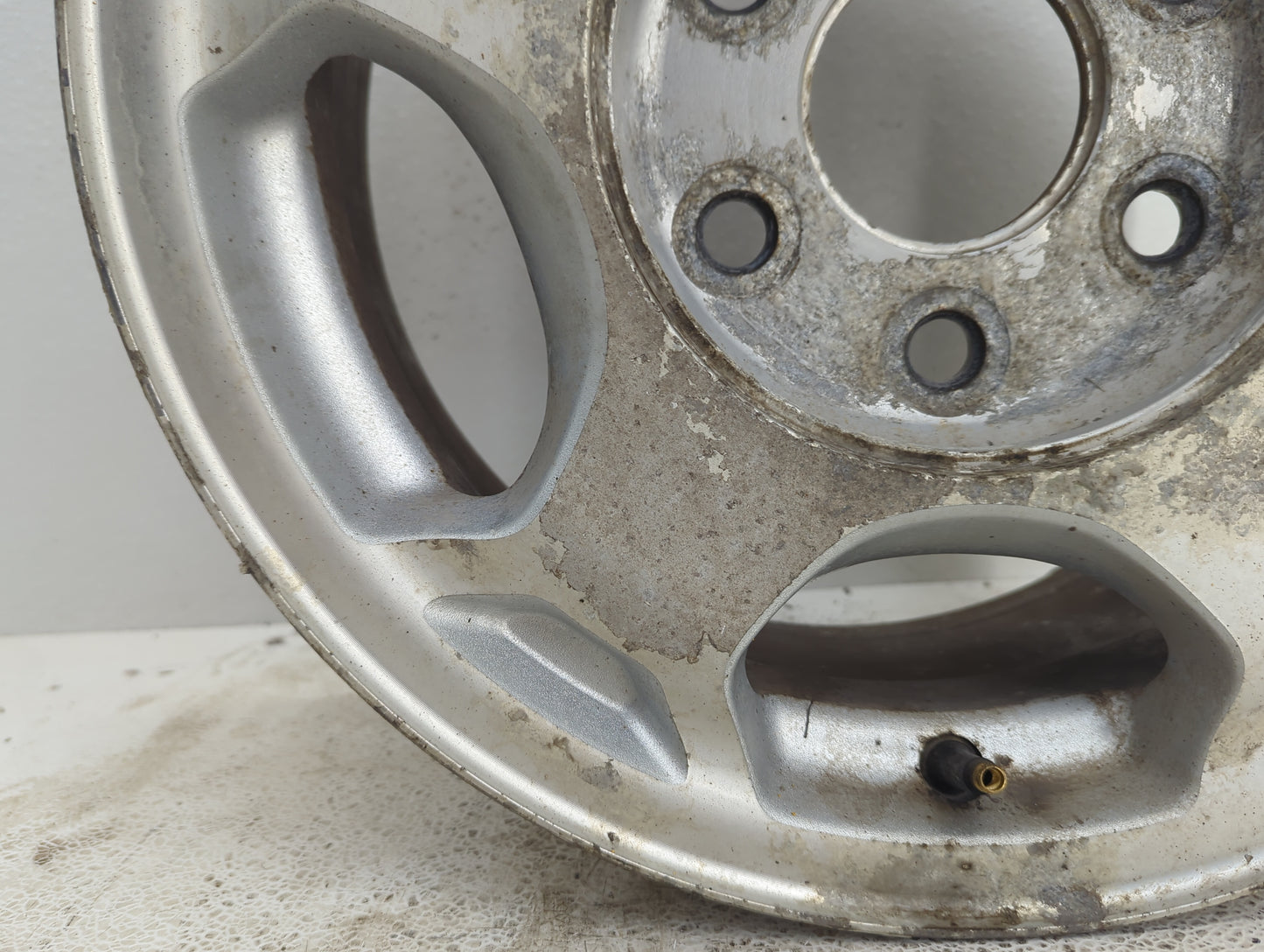 2003-2007 Chevrolet Silverado 1500 Oem Wheel Rim 1093137 - Oemusedautoparts1.com