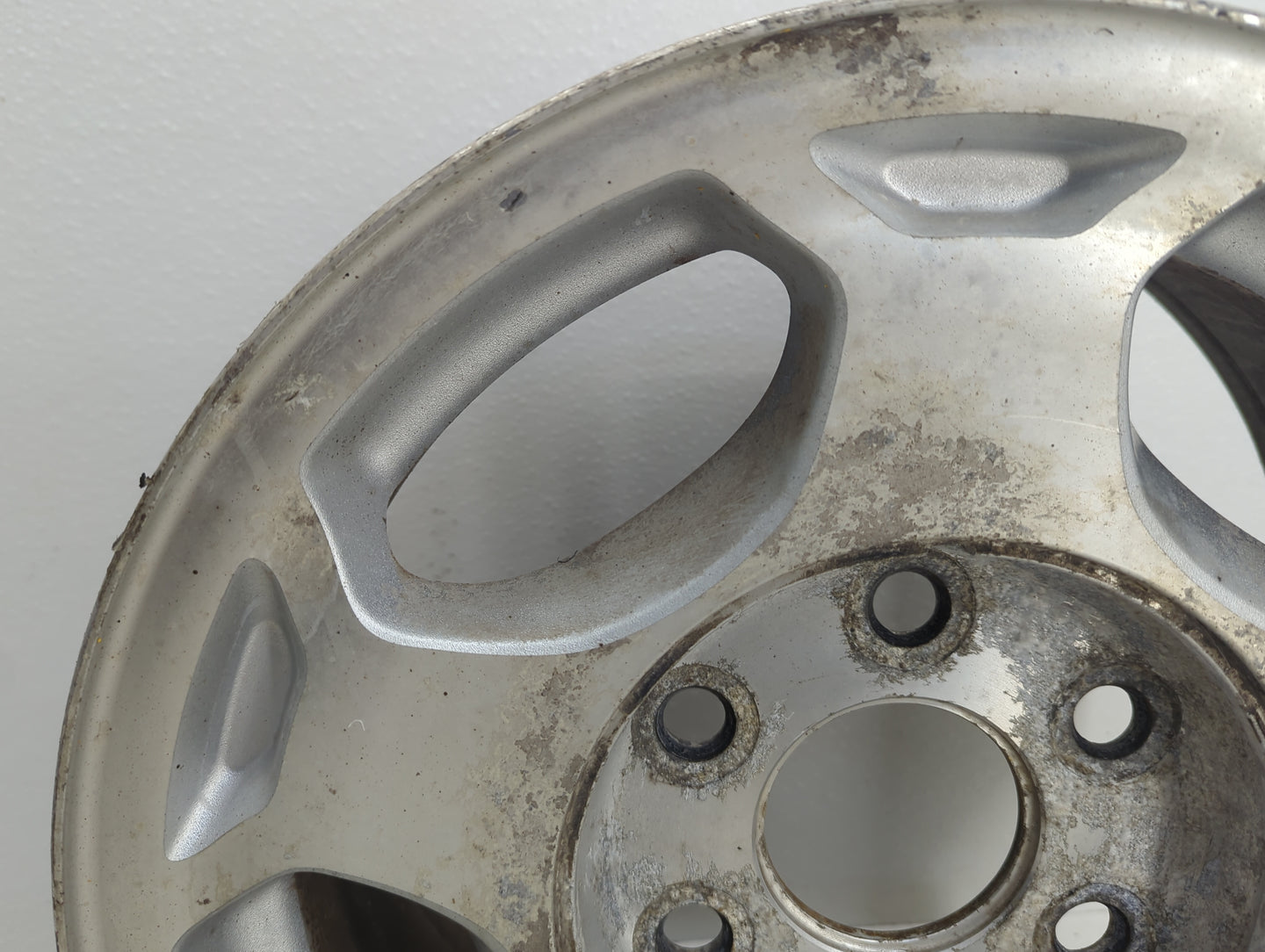 2003-2007 Chevrolet Silverado 1500 Oem Wheel Rim 1093137 - Oemusedautoparts1.com