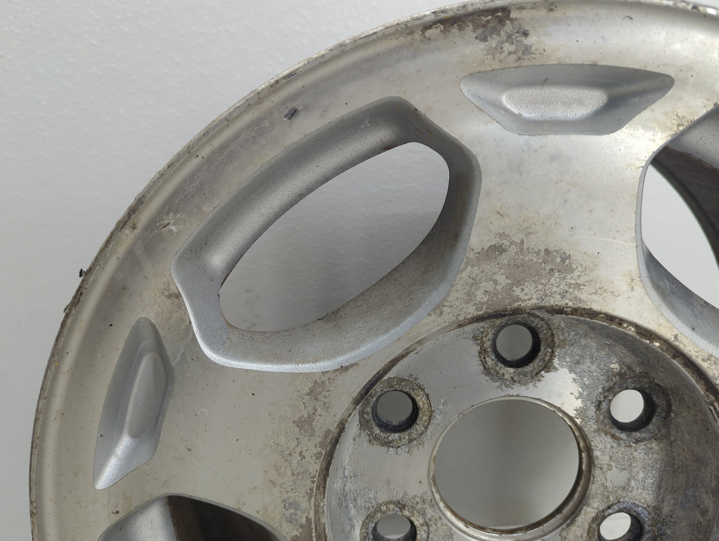 2003-2007 Chevrolet Silverado 1500 Oem Wheel Rim 1093137 - Oemusedautoparts1.com
