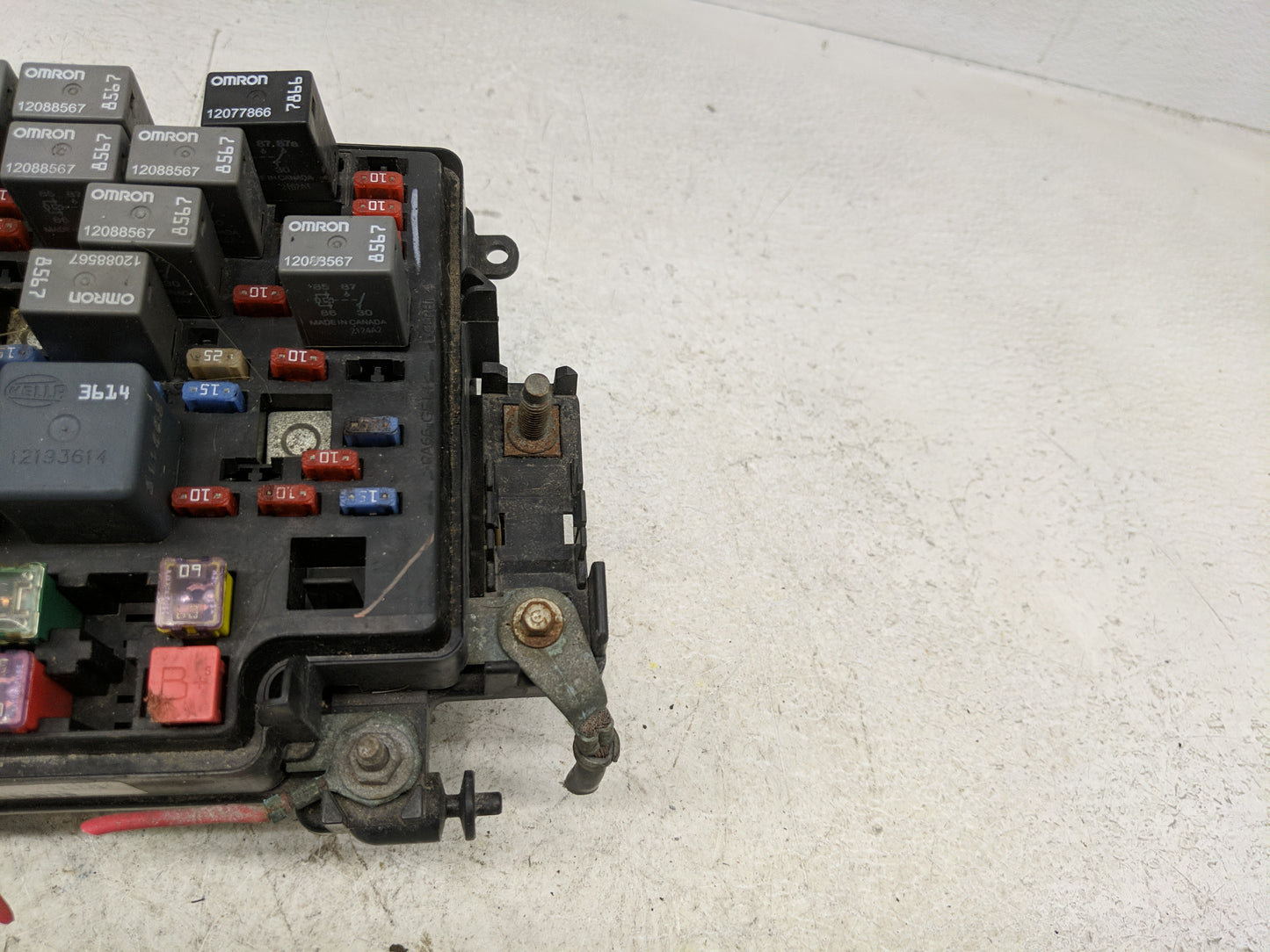 2003-2005 Chevrolet Silverado 1500 Fusebox Fuse Box Panel Relay Module P/N:15177117-01 Fits Fits 2003 2004 2005 2006 OEM Use