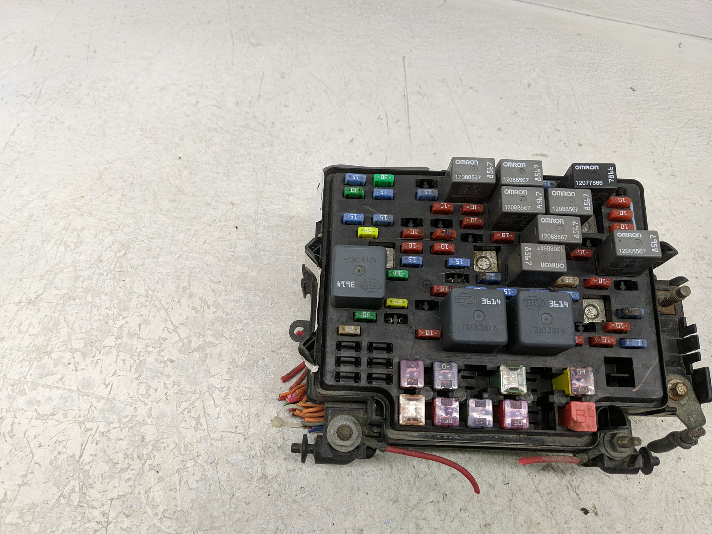 2003-2005 Chevrolet Silverado 1500 Fusebox Fuse Box Panel Relay Module P/N:15177117-01 Fits Fits 2003 2004 2005 2006 OEM Use