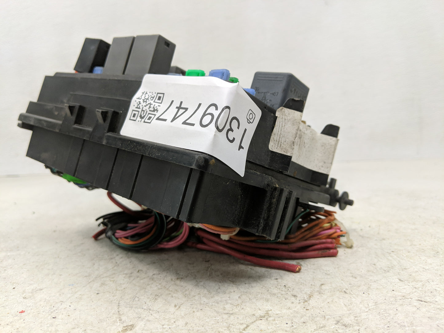 2003-2005 Chevrolet Silverado 1500 Fusebox Fuse Box Panel Relay Module P/N:15177117-01 Fits Fits 2003 2004 2005 2006 OEM Use