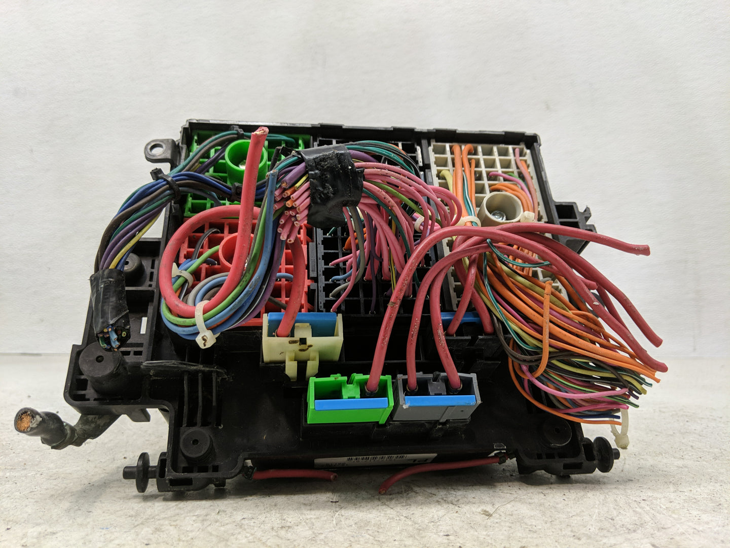 2003-2005 Chevrolet Silverado 1500 Fusebox Fuse Box Panel Relay Module P/N:15177117-01 Fits Fits 2003 2004 2005 2006 OEM Use