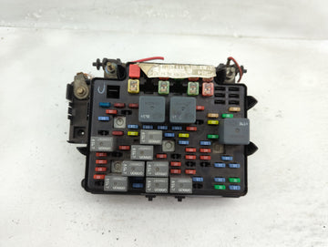 2003-2005 Chevrolet Silverado 1500 Fusebox Fuse Box Panel Relay Module Fits Fits 2003 2004 2005 2006 OEM Used Auto Parts - O
