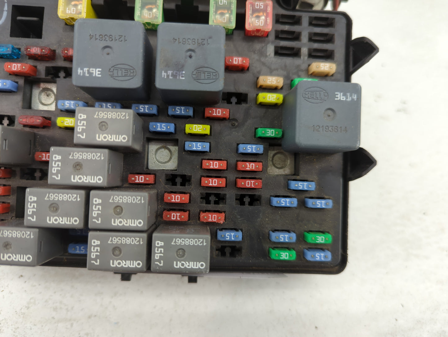 2003-2005 Chevrolet Silverado 1500 Fusebox Fuse Box Panel Relay Module Fits Fits 2003 2004 2005 2006 OEM Used Auto Parts - O