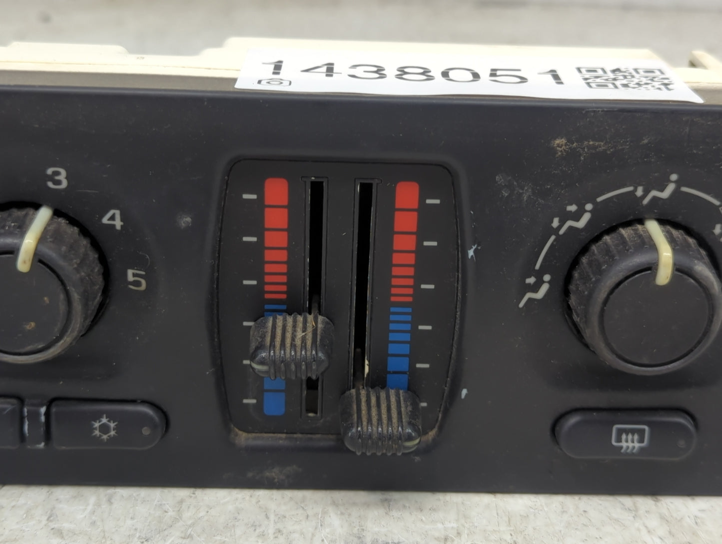 2003-2004 Chevrolet Silverado 1500 Climate Control Module Temperature AC/Heater Replacement P/N:15220318 Fits Fits 2003 2004