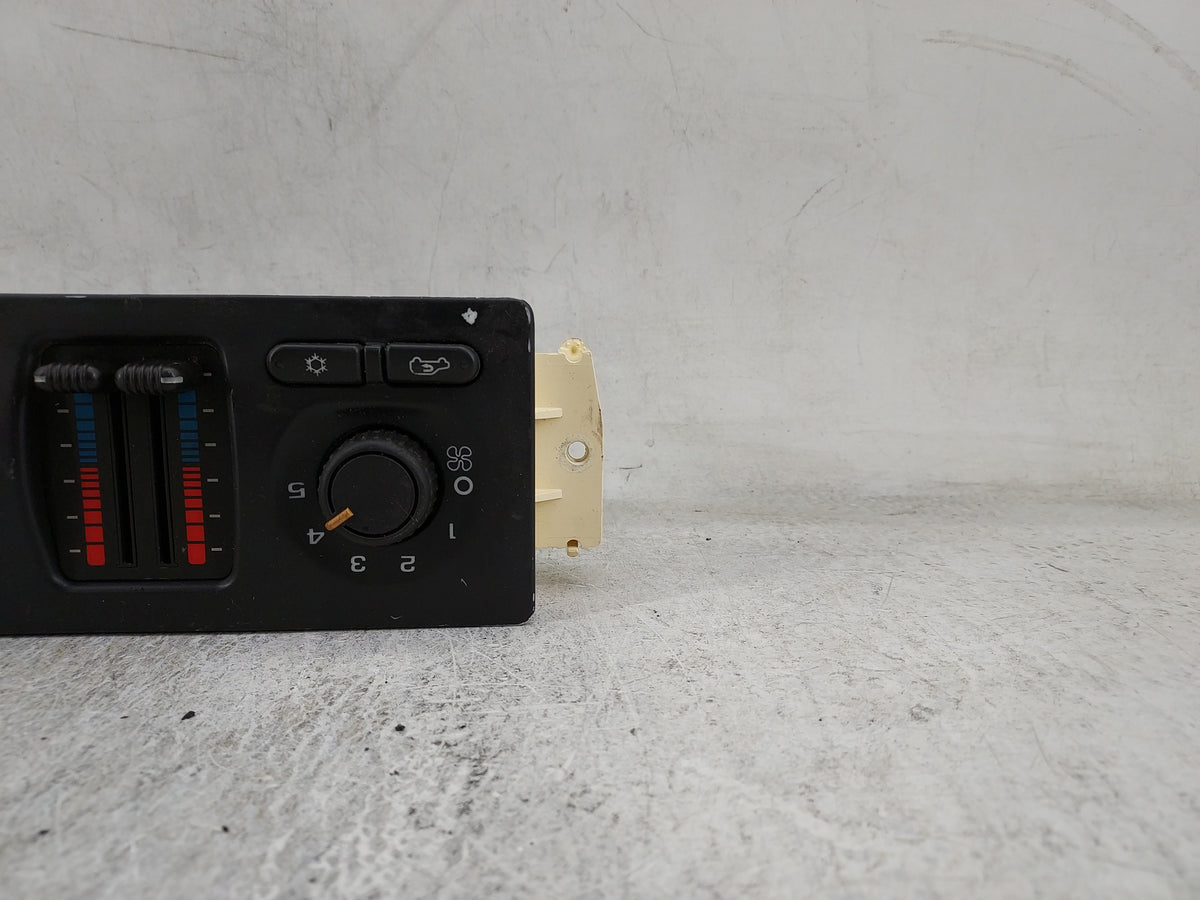 2003-2004 Chevrolet Silverado 1500 Climate Control Module Temperature AC/Heater Replacement P/N:15189436 Fits Fits 2003 2004