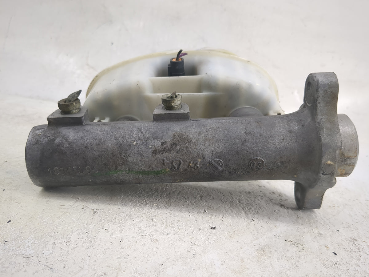 2003-2007 Chevrolet Silverado 1500 Brake Master Cylinder 1497526 - Oemusedautoparts1.com