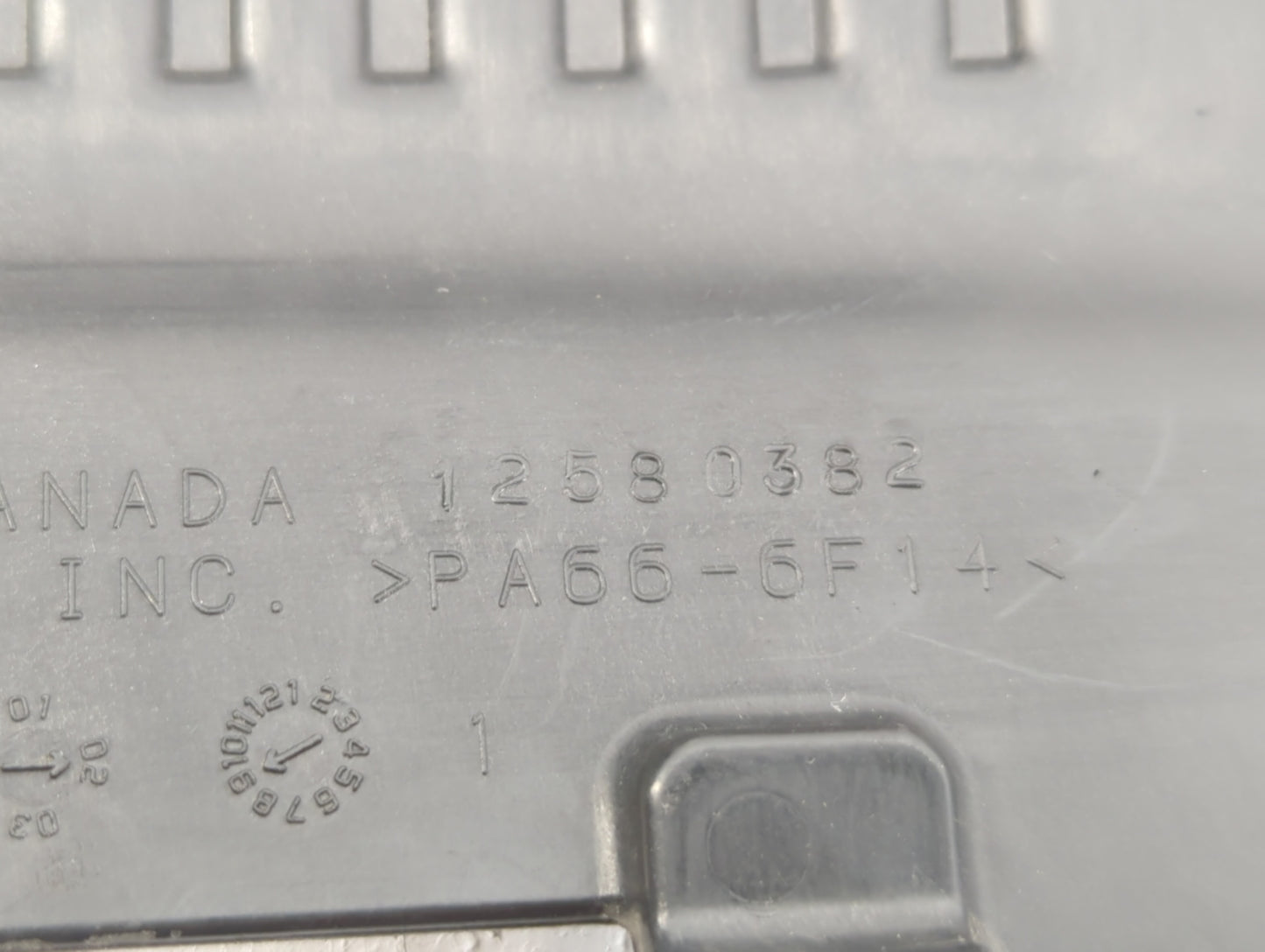 2003 Chevrolet Silverado 1500 Engine Cover - Oemusedautoparts1.com