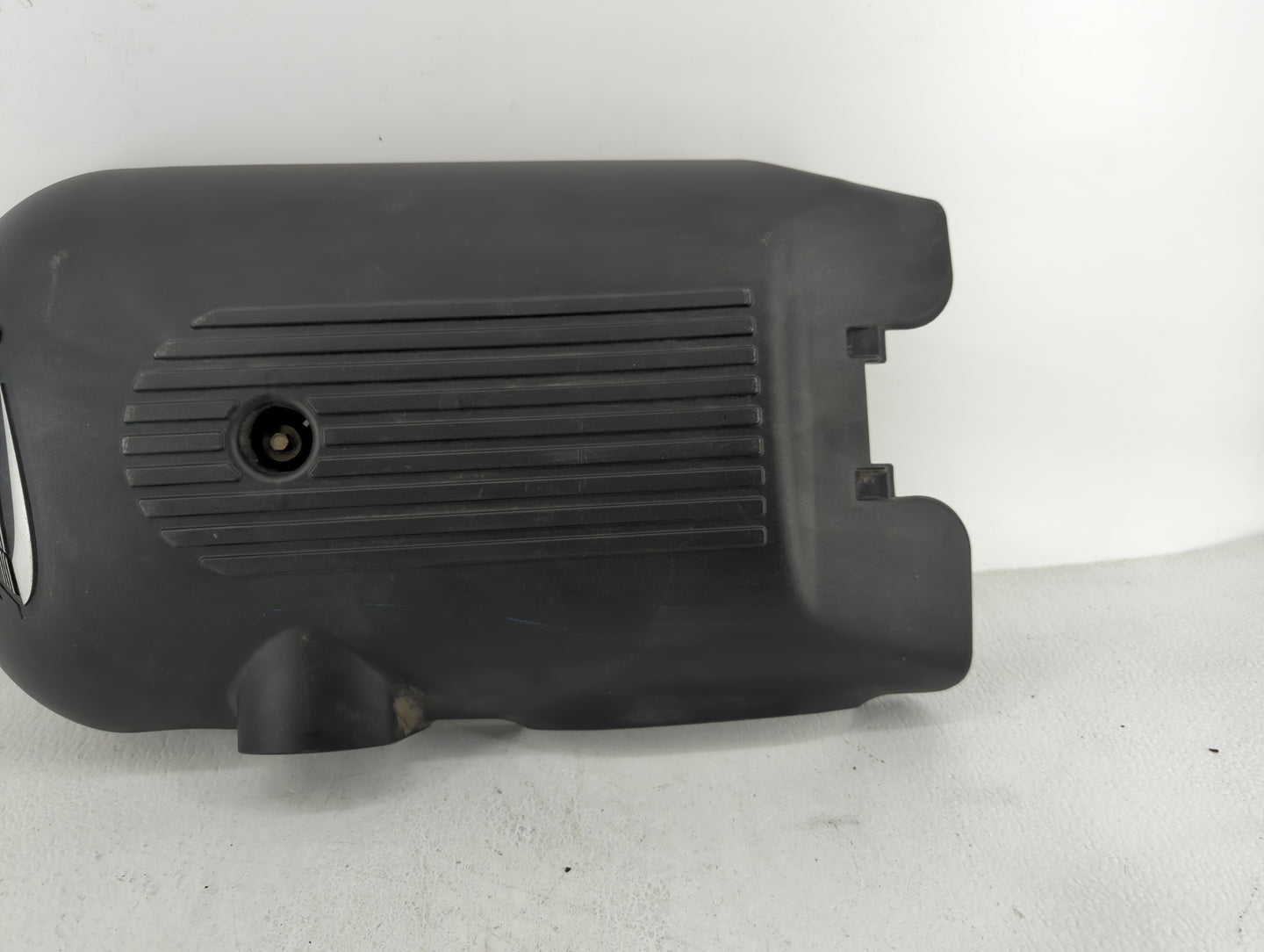 2003 Chevrolet Silverado 1500 Engine Cover - Oemusedautoparts1.com